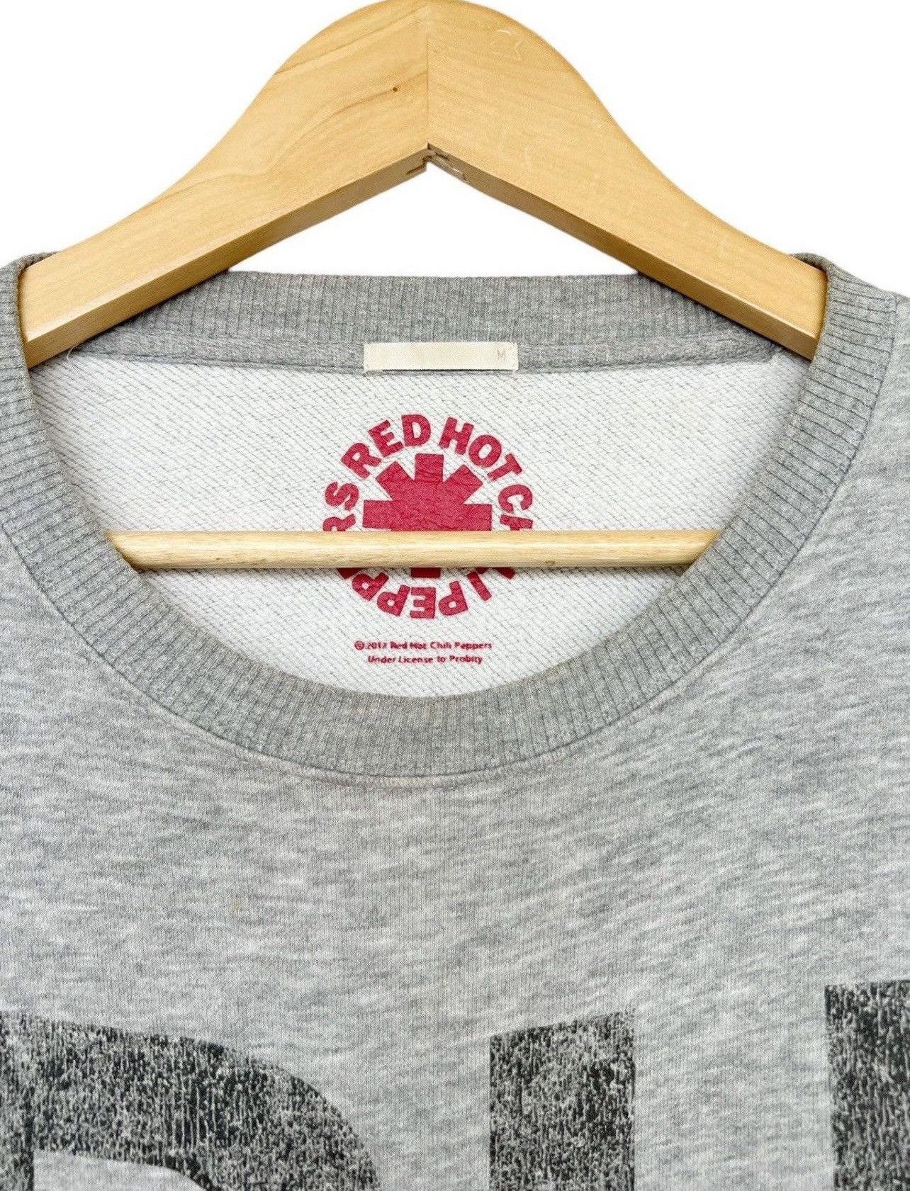 Band Tees × Japanese Brand Uniqlo Red Hot Chili Pepper Crewneck Rhcp Sweatshirt Size US M / EU 48-50 / 2 - 9 Thumbnail
