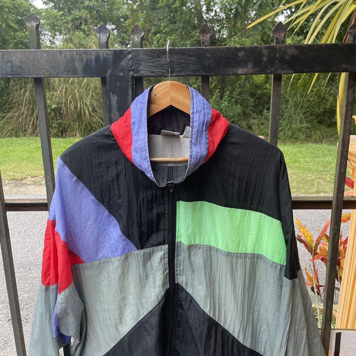 Vintage 🔥Vintage Athletic Works Multicolour Full Zipper Light Jacket Size US XL / EU 56 / 4 - 3 Thumbnail