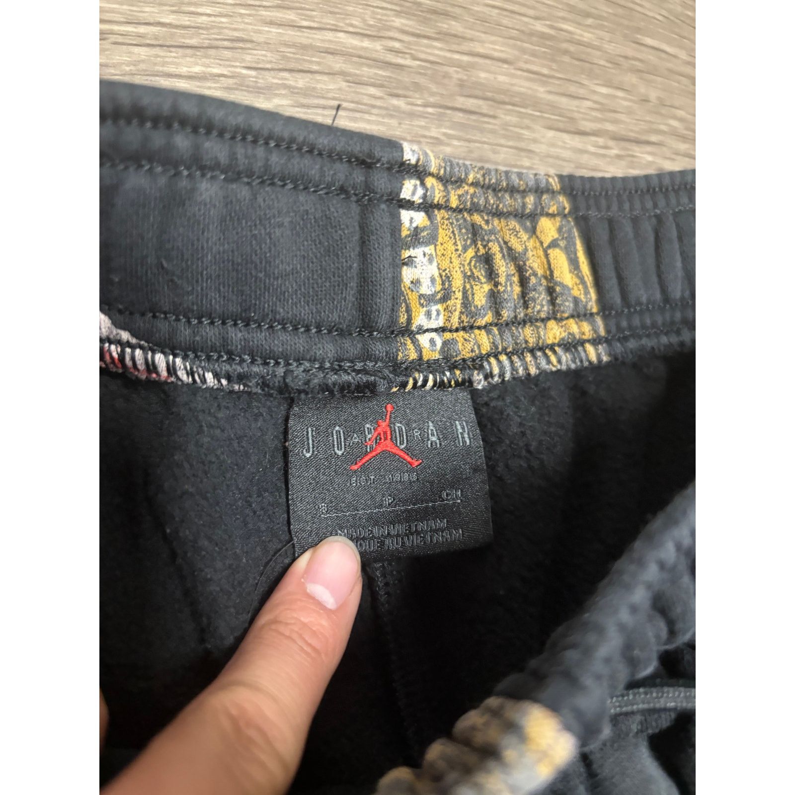 Jordan Brand × Nike NIKE Jordan Jogger Pants S Black Red White Gold Fleece AOP Size US 26 / EU 42 - 3 Thumbnail