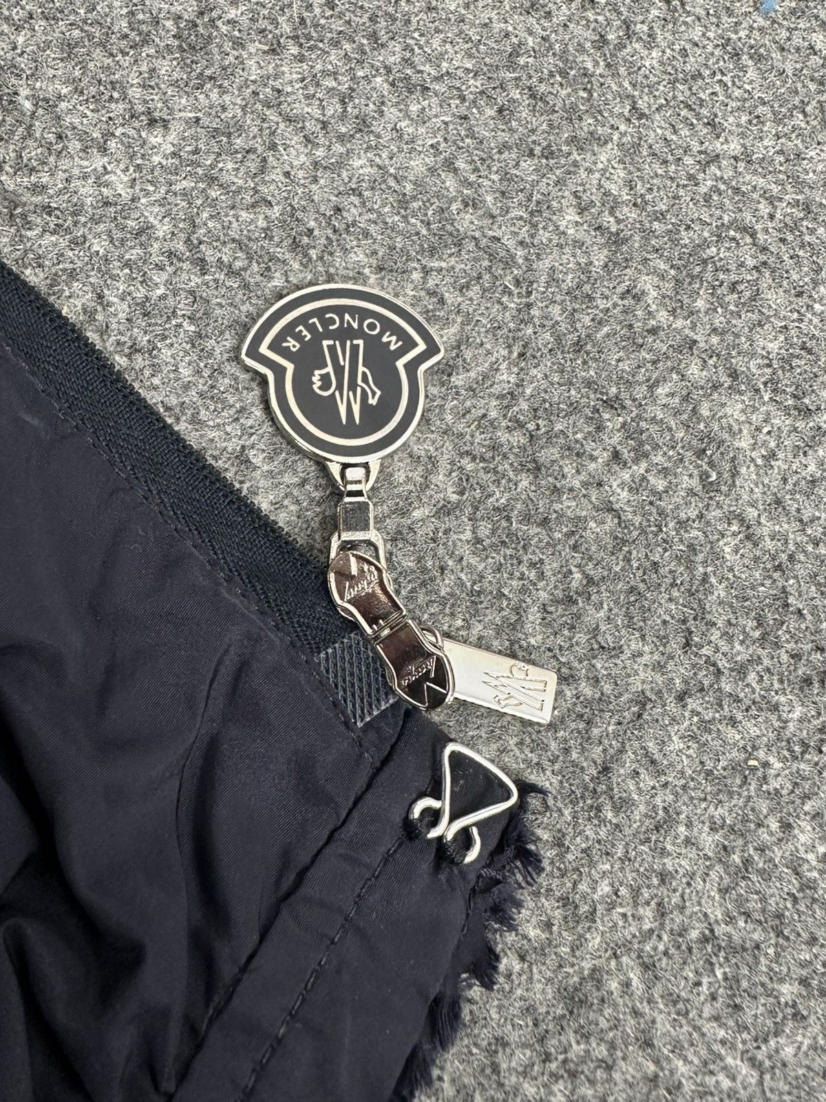 Moncler Moncler - Odda Giubbotto Blouson Zip-Up Light Jacket - Navy Size M / US 6-8 / IT 42-44 - 11 Thumbnail