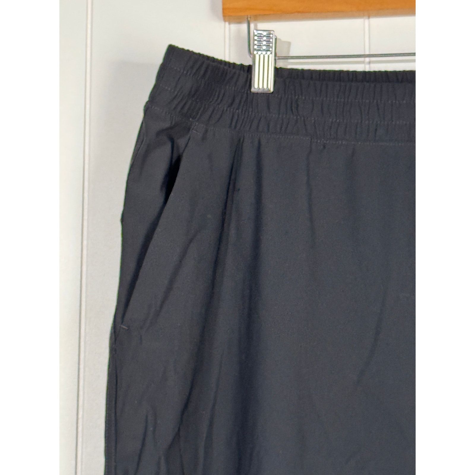 Old Navy Old Navy Sleektech 4 Way Stretch Black Size XL Size 38" / US 16 / IT 52 - 3 Thumbnail
