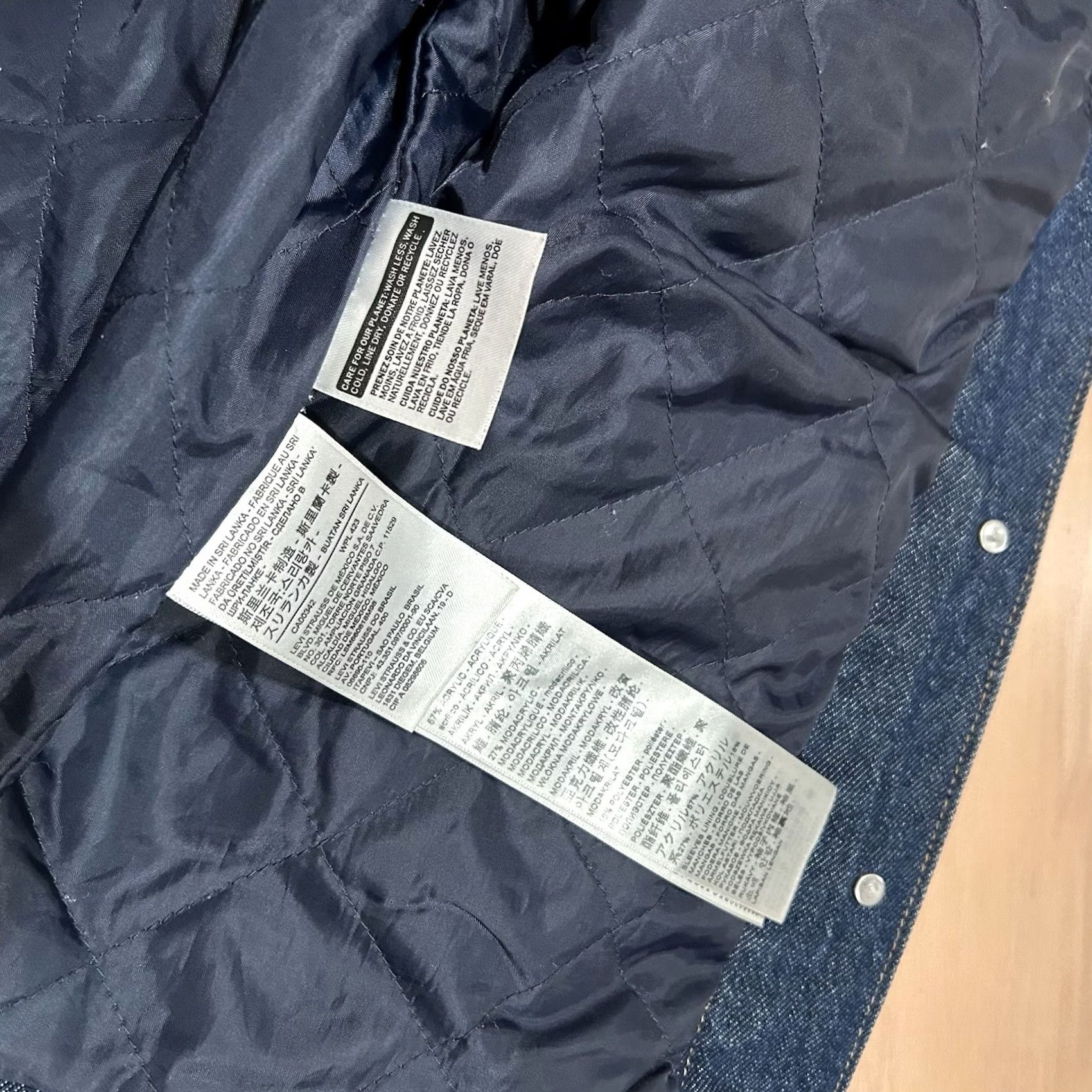 Levi's VINTAGE Levi's Ex-Boyfriend Faux Fur Collar Denim Trucker Jacket Women's Large Size L / US 10 / IT 46 - 6 Thumbnail