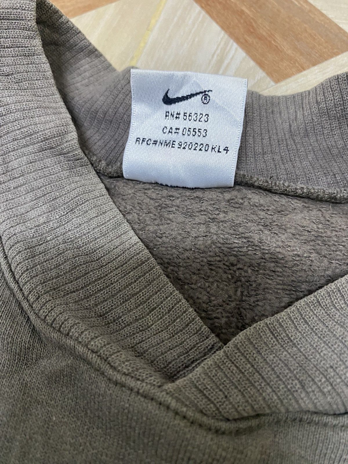 Nike × Vintage Vintage 90's Nike Embroidered Logo Sweatshirt Size US L / EU 52-54 / 3 - 5 Thumbnail