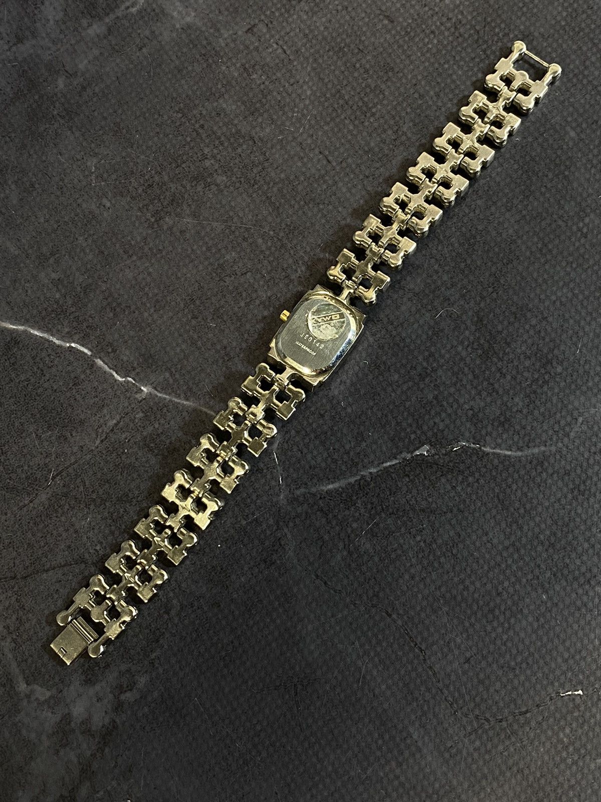Japanese Brand × Vintage Elegant Quartz Crystal Watch Japanese Brand Size ONE SIZE - 5 Thumbnail