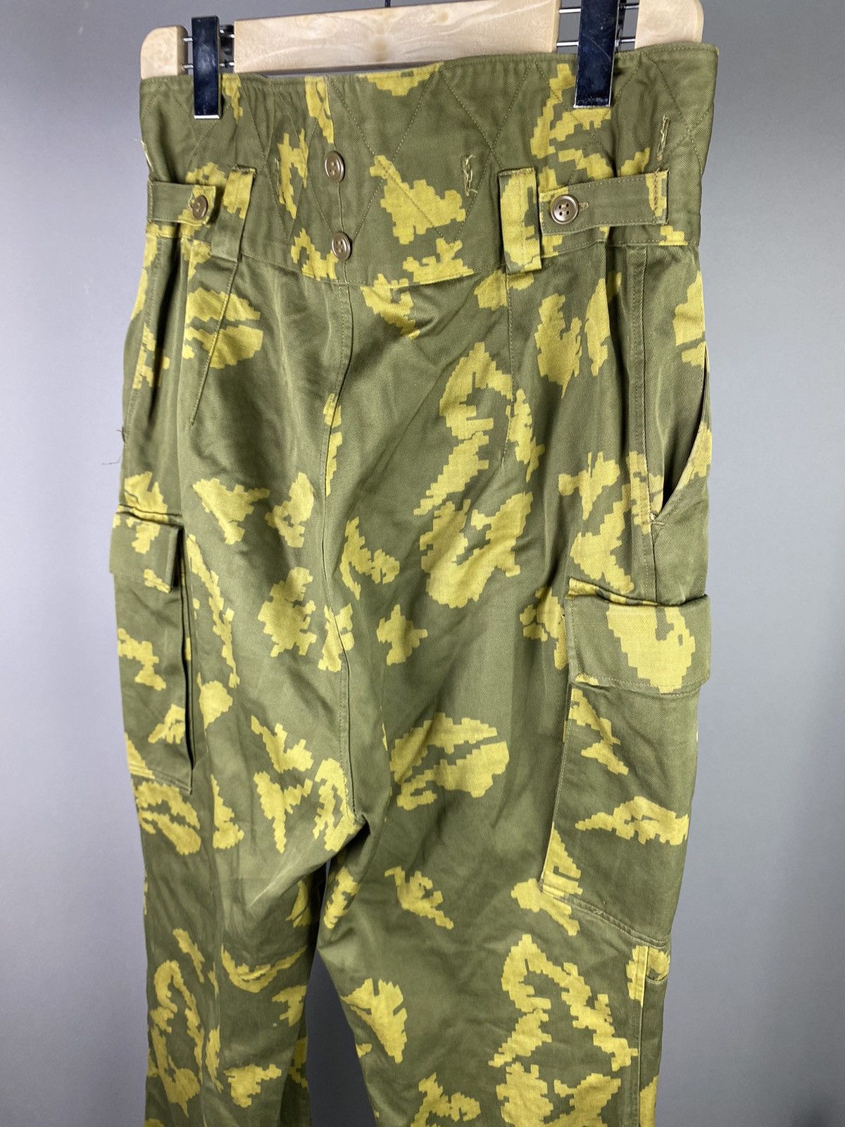 Japanese Brand × Vintage Rare Military-Style Camo Cargo Pants in Pixel Yellow Green Size US 32 / EU 48 - 6 Thumbnail