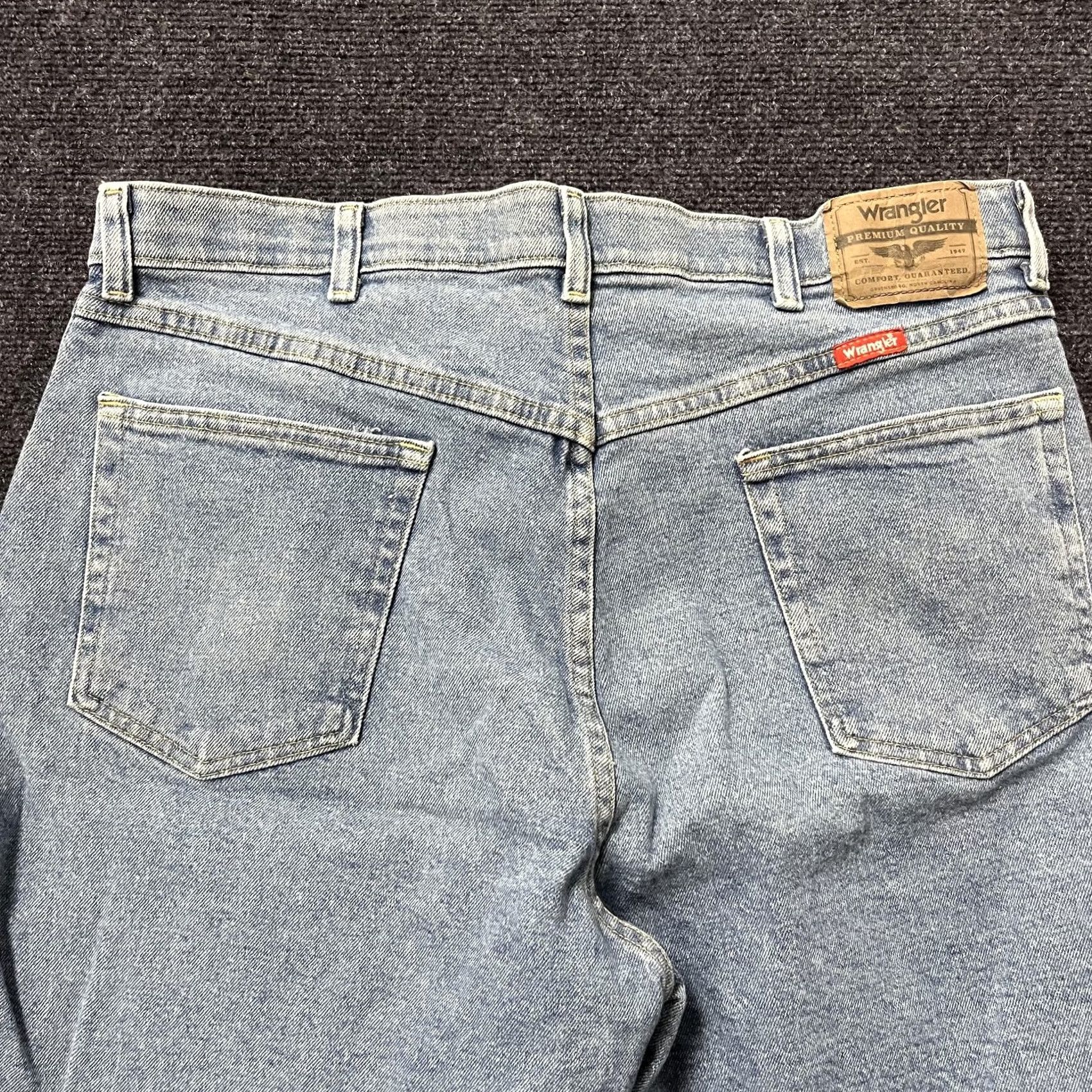 Wrangler Wrangler Denim Shorts Mens 36 Light Wash Relaxed Fit Bermuda Casual Stretch Denim Shorts Bermuda Light Wash Men 36 Wrangler Stretch Casual Mens Cars? Size US 36 / EU 52 - 5 Thumbnail