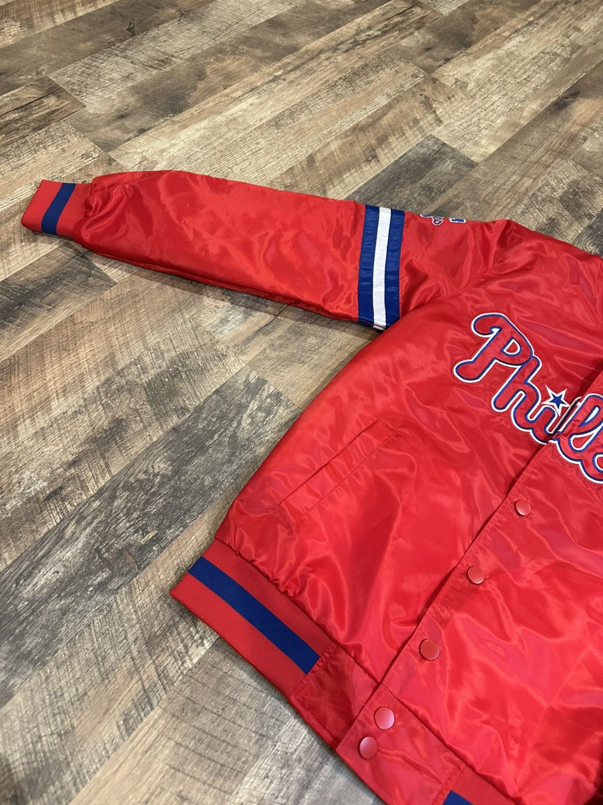 Starter NEW Starter Phillies Satin Varsity Bomber Jacket MLB Size US S / EU 44-46 / 1 - 3 Thumbnail