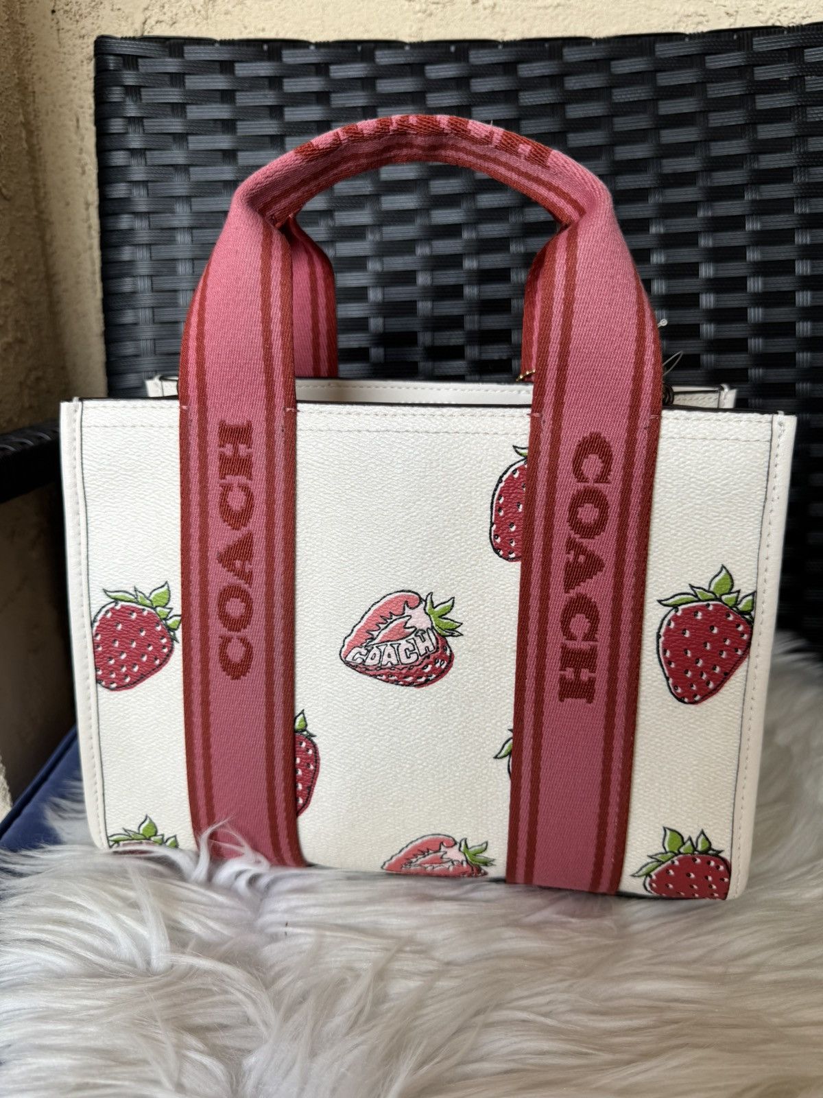Coach Coach Smith Tote Bag 24 With Strawberry Print CAR80 Size ONE SIZE - 9 Thumbnail