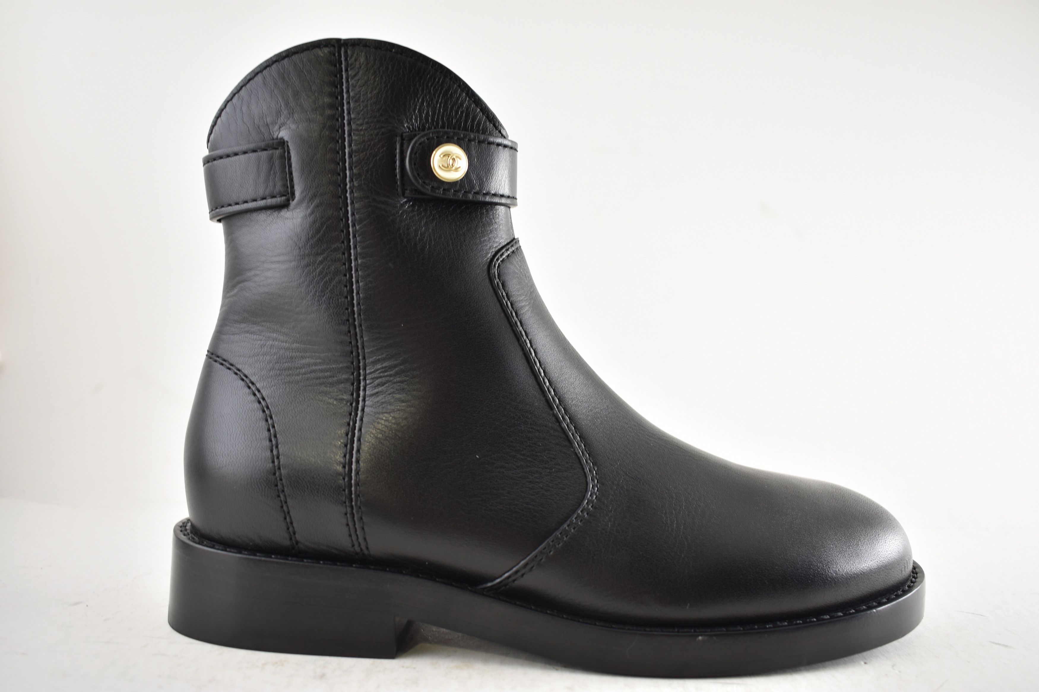 Chanel Chanel 24K Leather Pearl CC Western Short Ankle Boots 37 Size US 7 / IT 37 - 1 Thumbnail