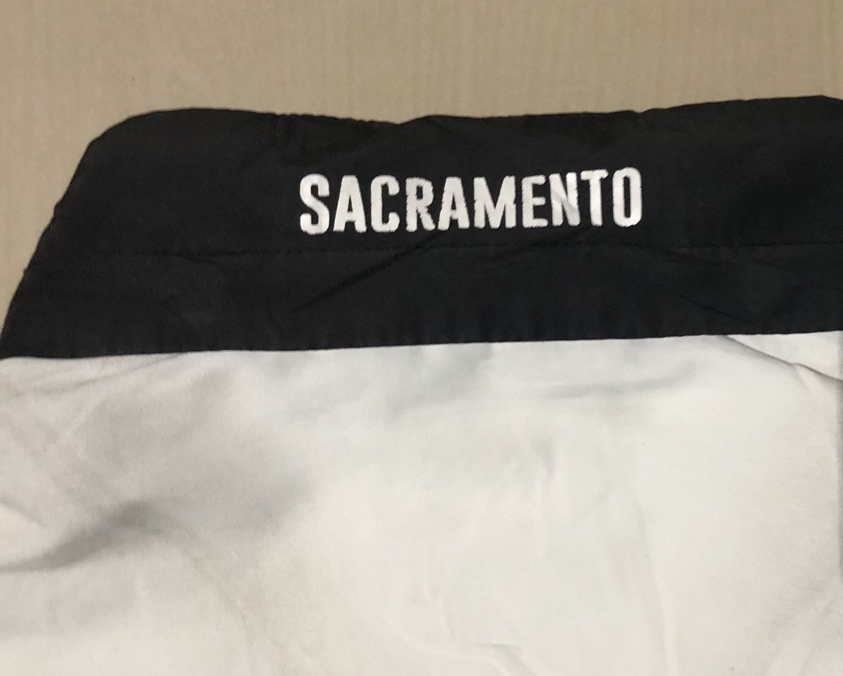 NBA NBA Sacramento KINGS jaket Size US L / EU 52-54 / 3 - 8 Thumbnail