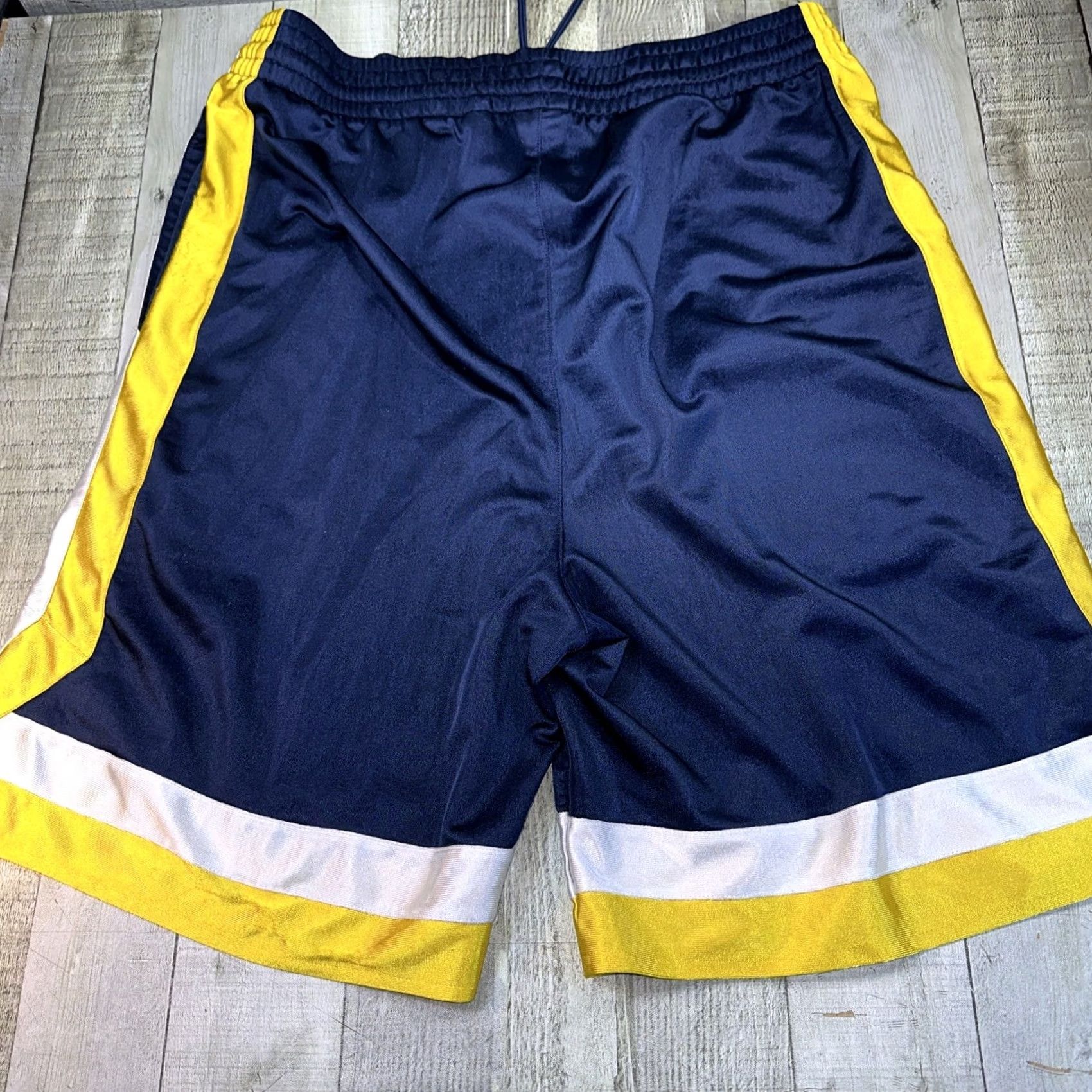 Adidas VINTAGE adidas Basketball Shorts Men L Blue Gold Satin Pockets Athletic Size US 33 - 4 Thumbnail