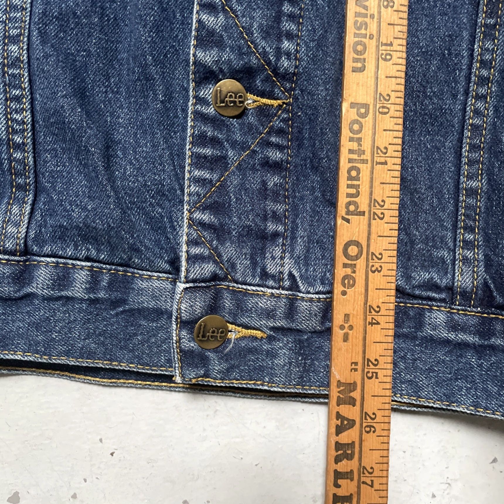 Lee VINTAGE Lee Denim Lined Leather Trim Trucker Work Ranch Barn Jacket M-L Jacket Mens Unisex Denim Blue 90s Americana USA Western Workwear Bomber Jacket Size US M / EU 48-50 / 2 - 5 Thumbnail