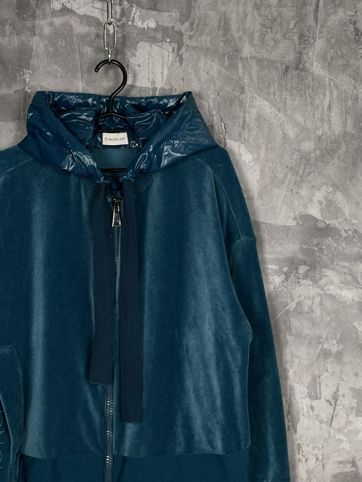 Moncler Moncler Luxury Velour Glamour Zip-Up Hoodie Size XS / US 0-2 / IT 36-38 - 4 Thumbnail