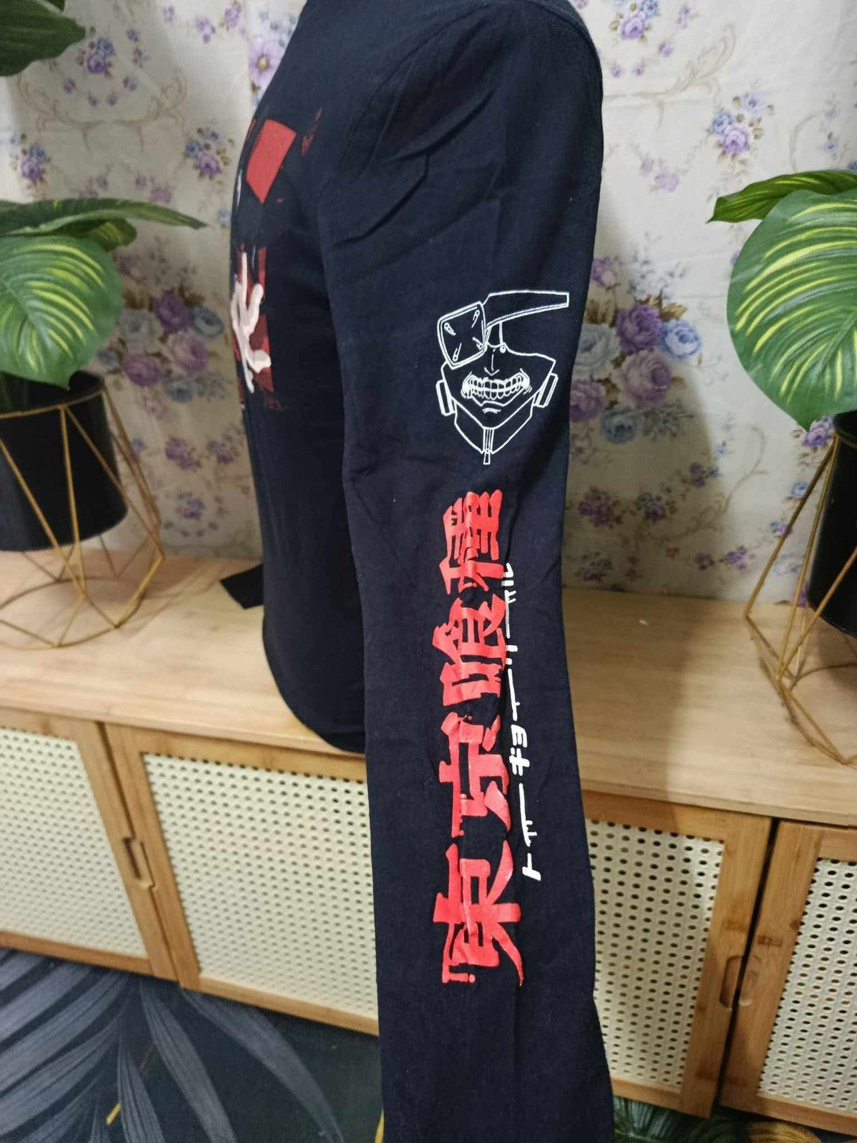 Hot Topic Rare collabration Hot Topic x anima Tokyo Ghoul ter Size US S / EU 44-46 / 1 - 6 Thumbnail