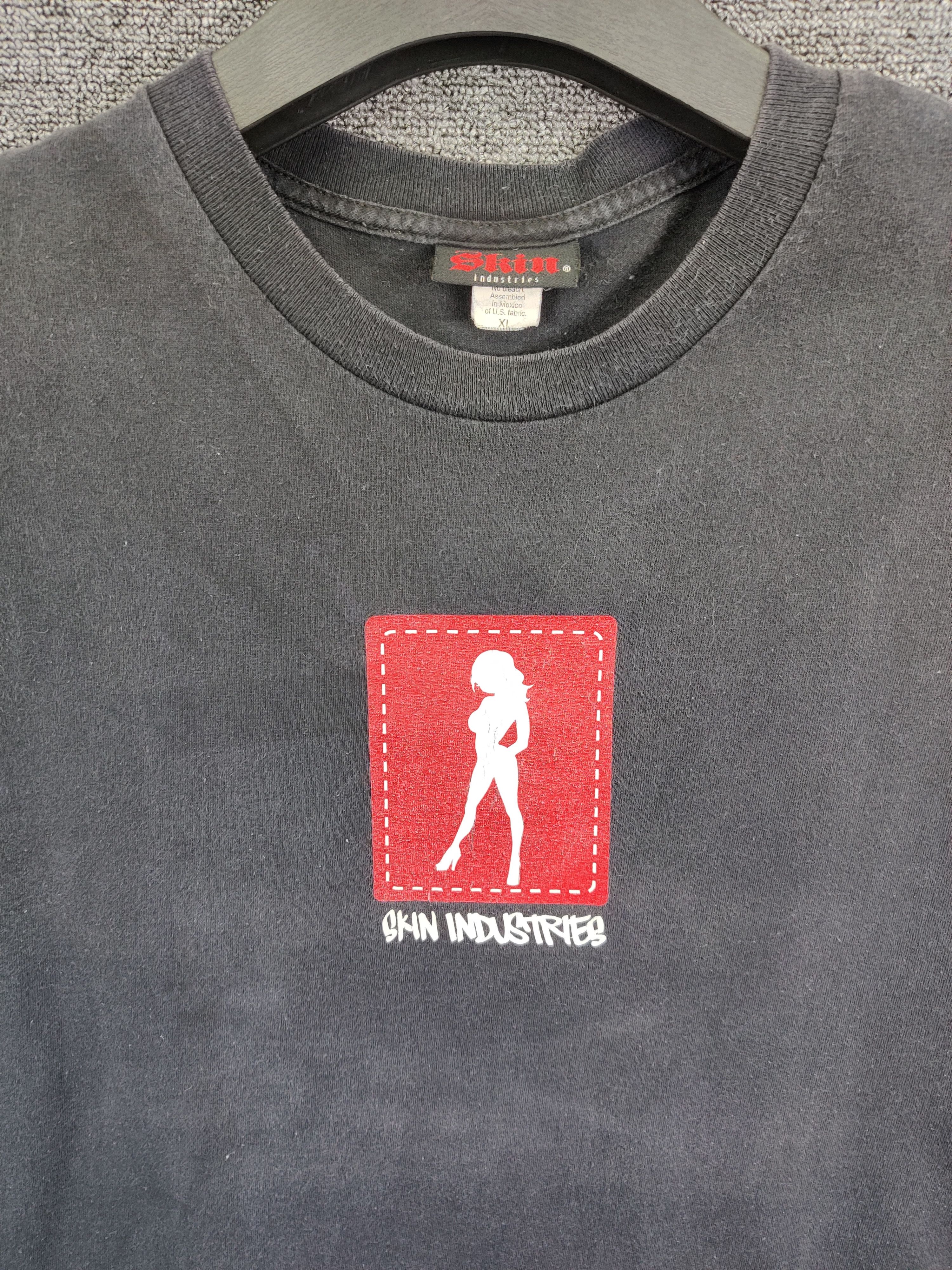 Vintage Vintage 90s Skin Industries Skateboard Tee Tshirt Size US XL / EU 56 / 4 - 7 Thumbnail