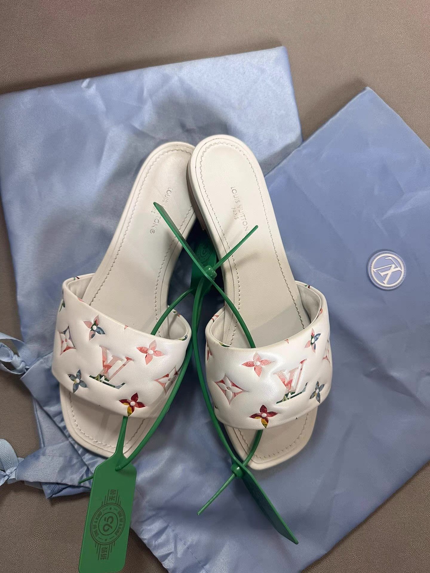 Louis Vuitton Louis Vuitton Revival Slide Ｑ20 Size US 6 / IT 36 - 4 Thumbnail
