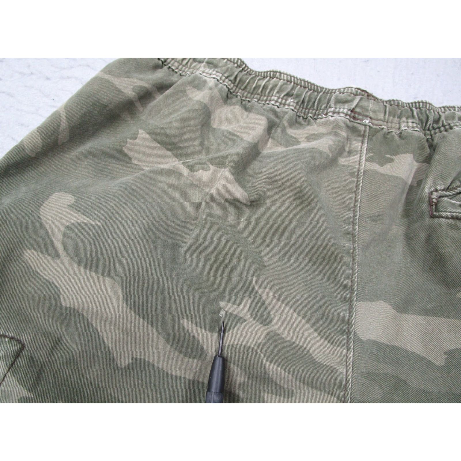 Abercrombie & Fitch Abercrombie & Fitch Cargo Pants Mens Large Green Camo Tapered 32x28 Classic Fit Size US 33 - 5 Thumbnail