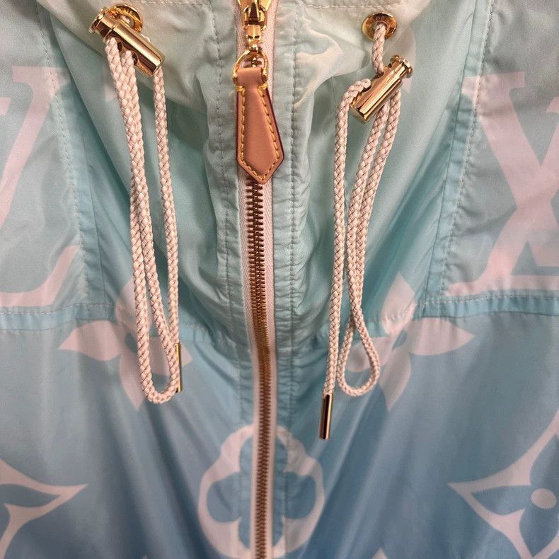 Louis Vuitton Louis Vuitton Gradient Logo Hooded Jacket -2505 Size US M / EU 48-50 / 2 - 3 Thumbnail