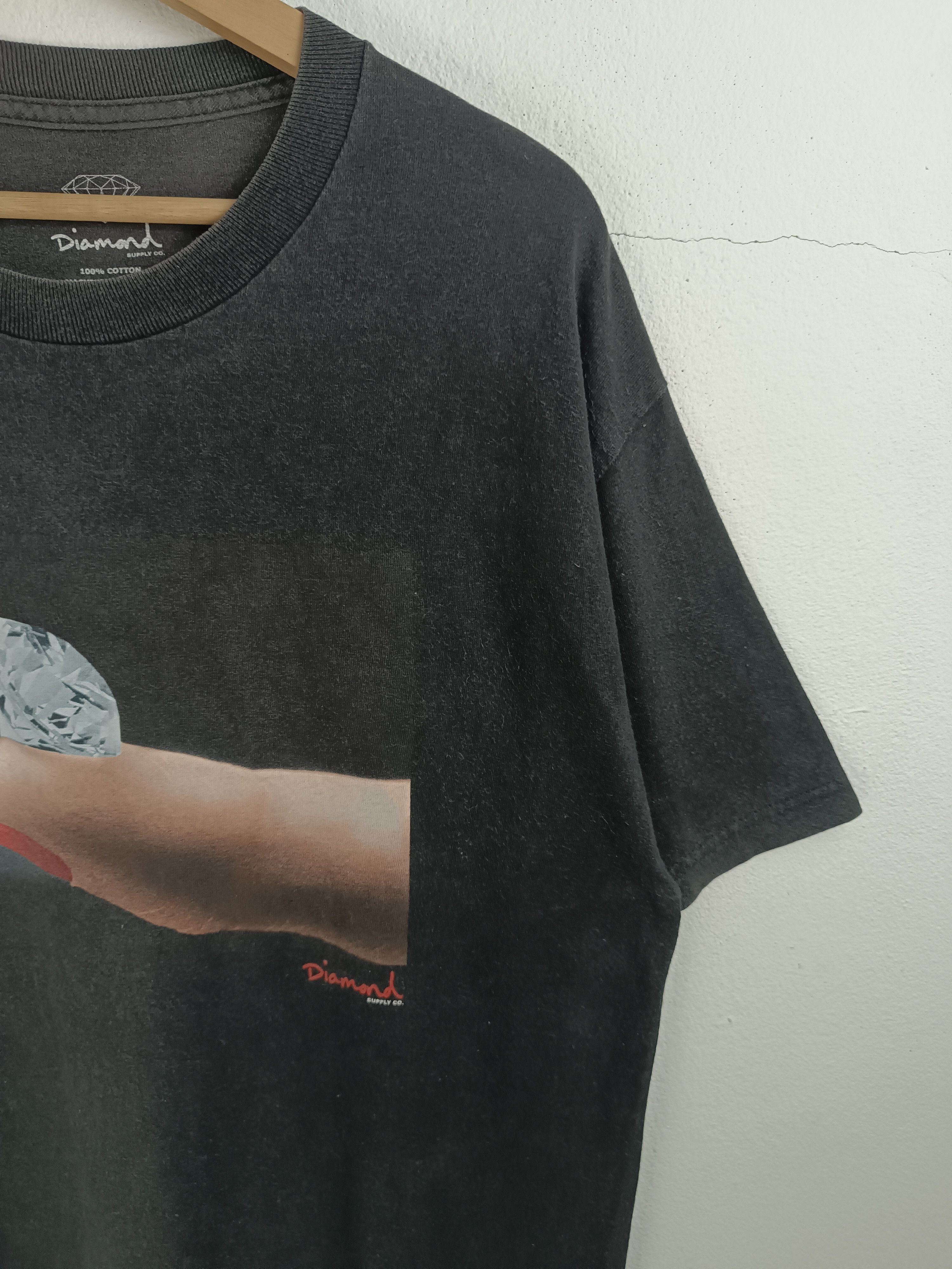 Diamond Supply Co. THRASHED FADED DIAMOND SUPPLY CO FINGER TEE VERY RARE Size US L / EU 52-54 / 3 - 6 Thumbnail