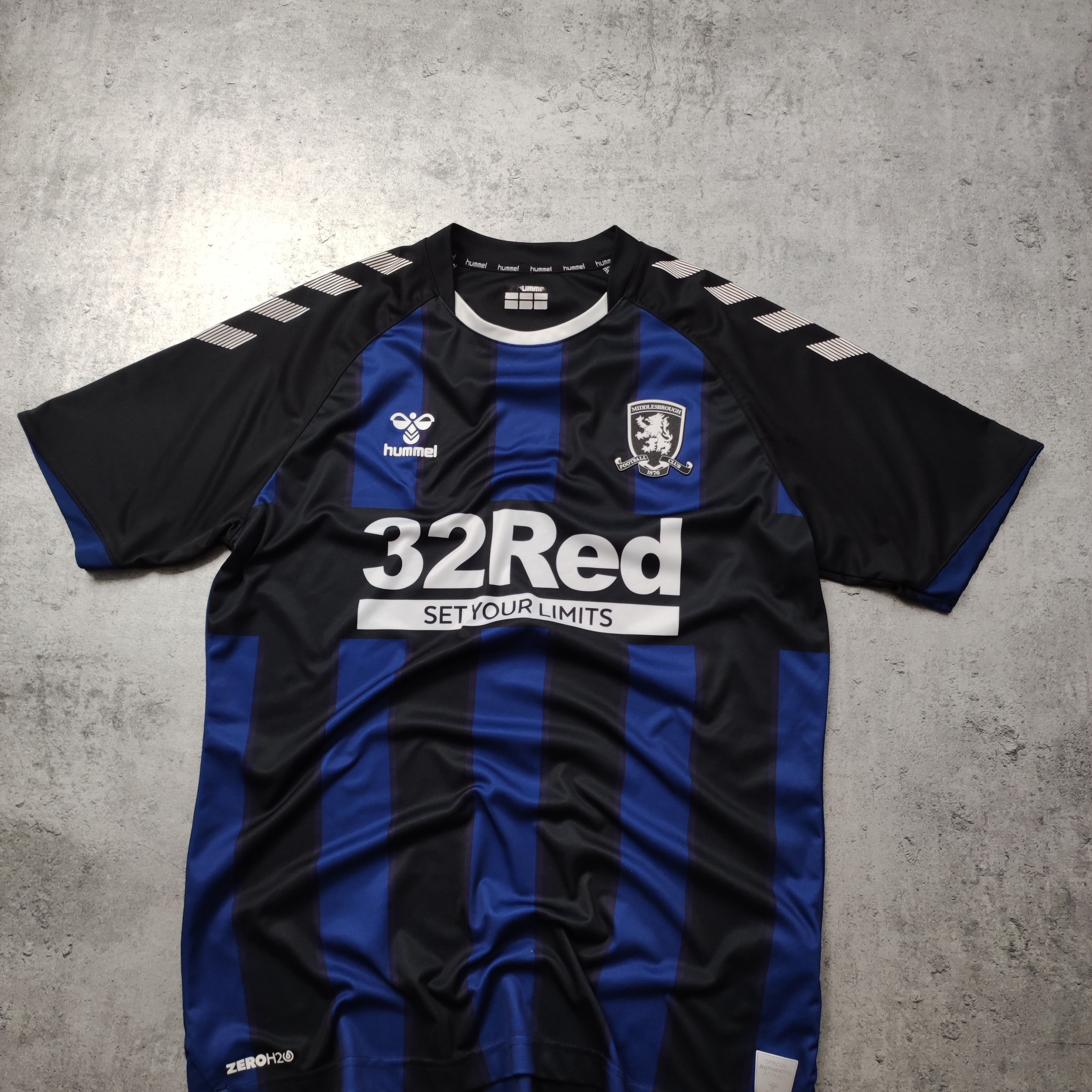 Vintage RARE 2020/21 Football Middlesbrough Hummell Away Jersey Size US S / EU 44-46 / 1 - 2 Thumbnail