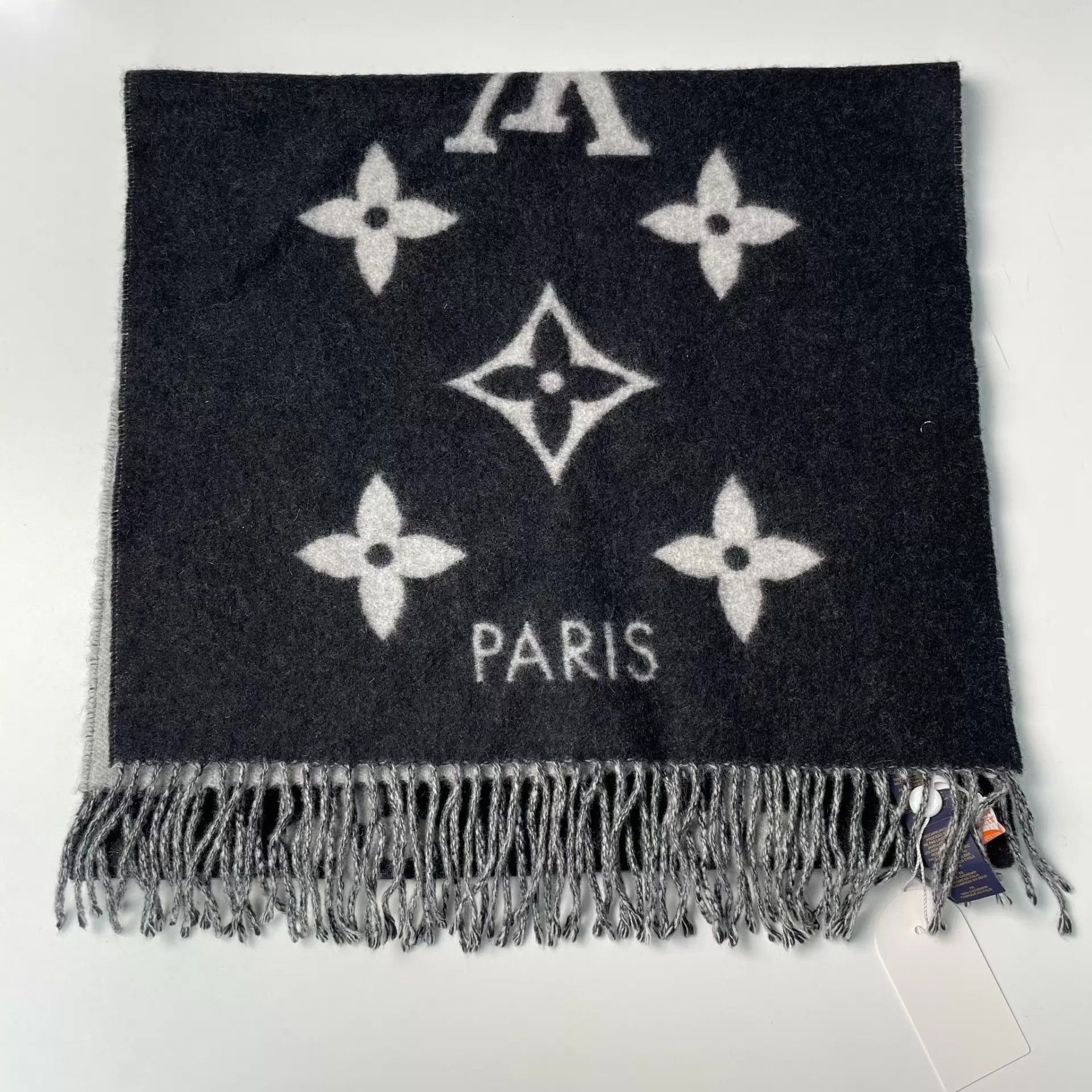 Louis Vuitton LV Cashmere Big Logo Scarf Black/White/Grey Size ONE SIZE - 3 Thumbnail