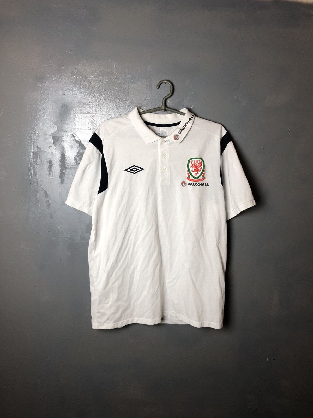 Vintage Vintage men’s soccer jersey Umbro Wales size L Size US L / EU 52-54 / 3 - 1 Thumbnail