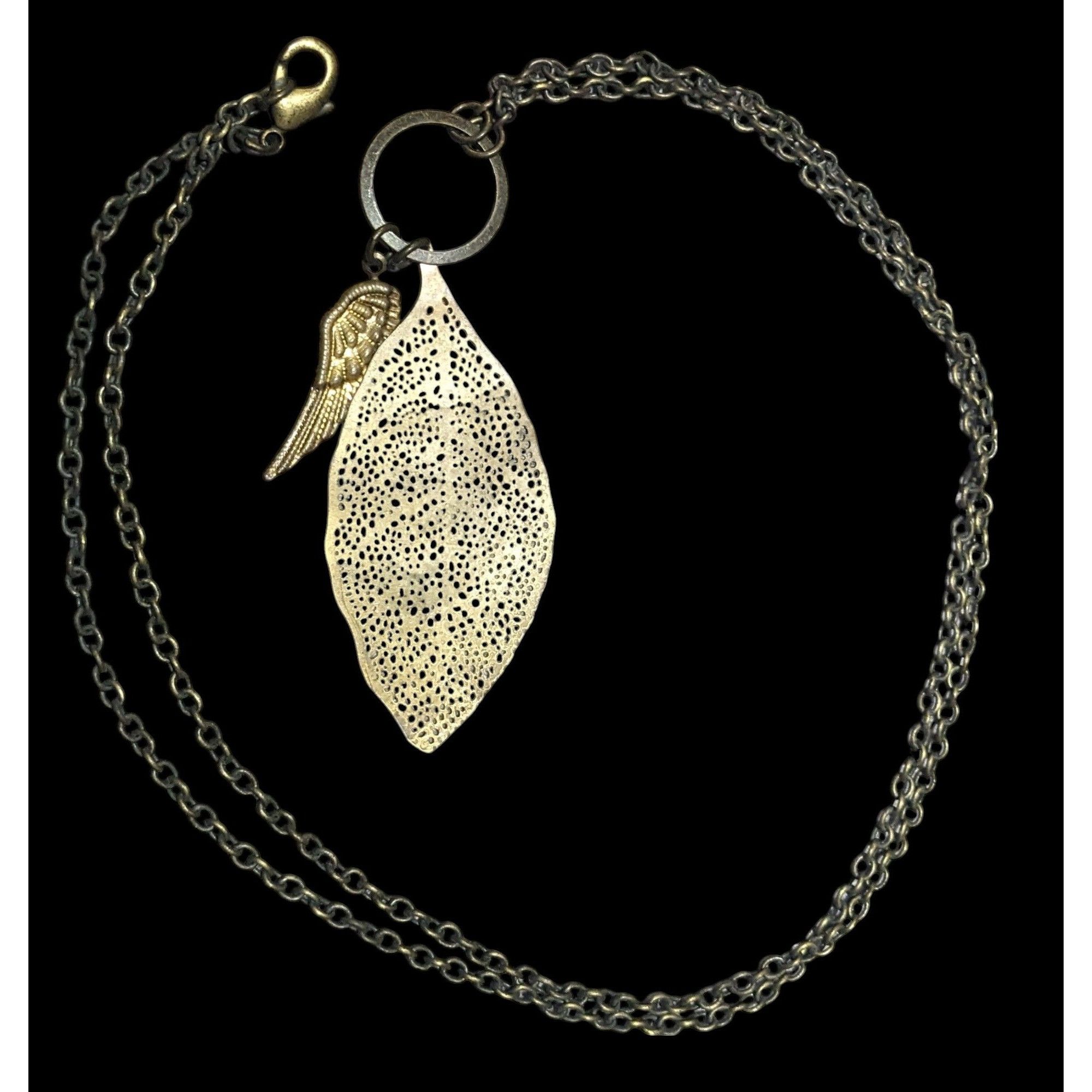 Other Antiqued Gold Tone Floral Wing Charm Pendant Necklace Size ONE SIZE - 1 Thumbnail