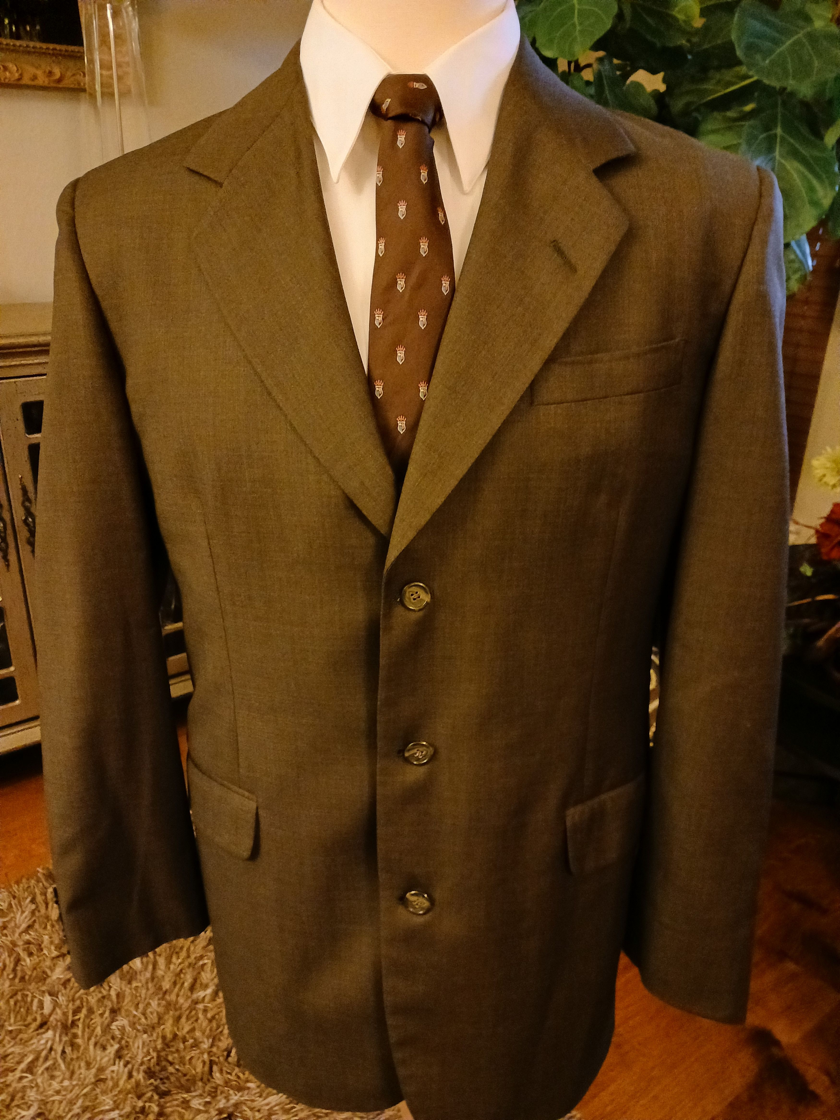 Aquascutum 100% Wool 3 Button Suit Size 44R - 2 Thumbnail
