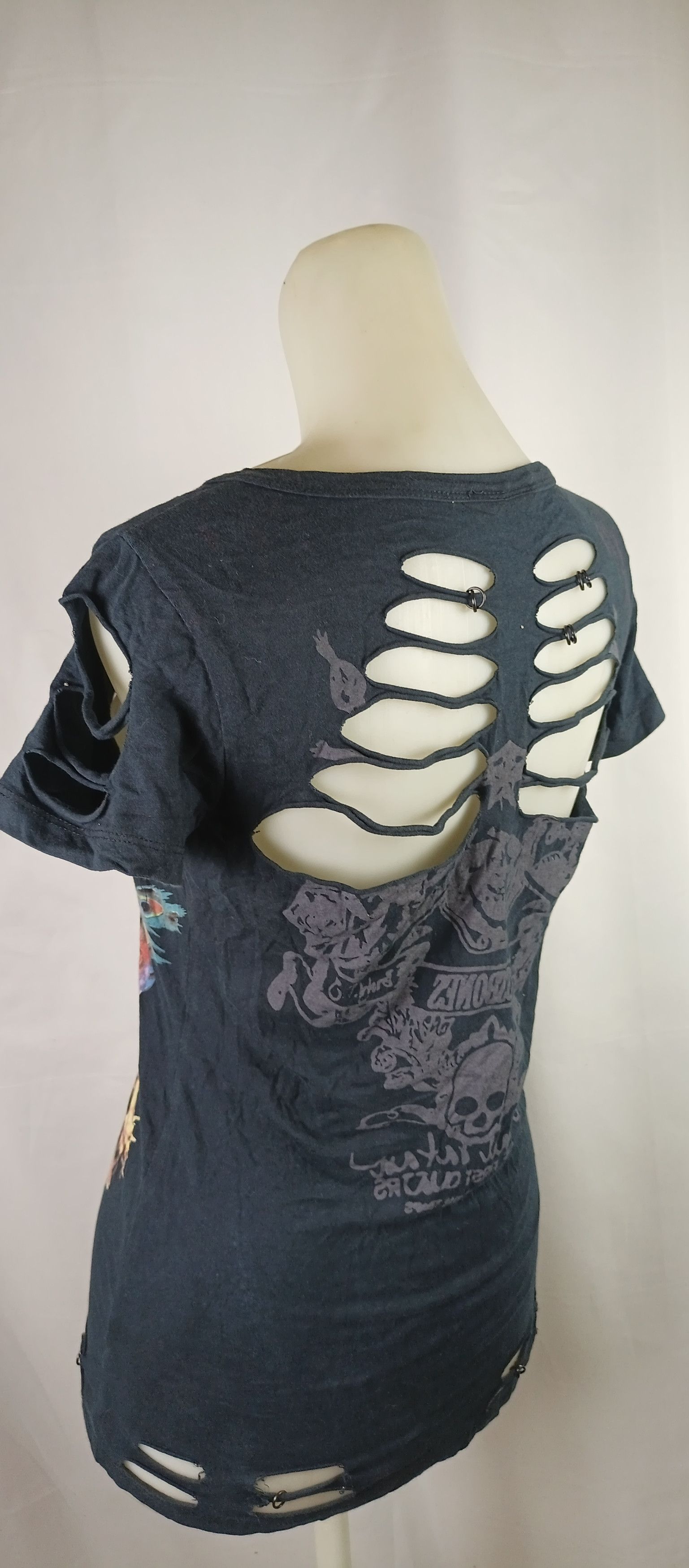 Vintage Crossbonez Distressed Skull Short Sleeve Strict TShirt Size M / US 6-8 / IT 42-44 - 16 Thumbnail