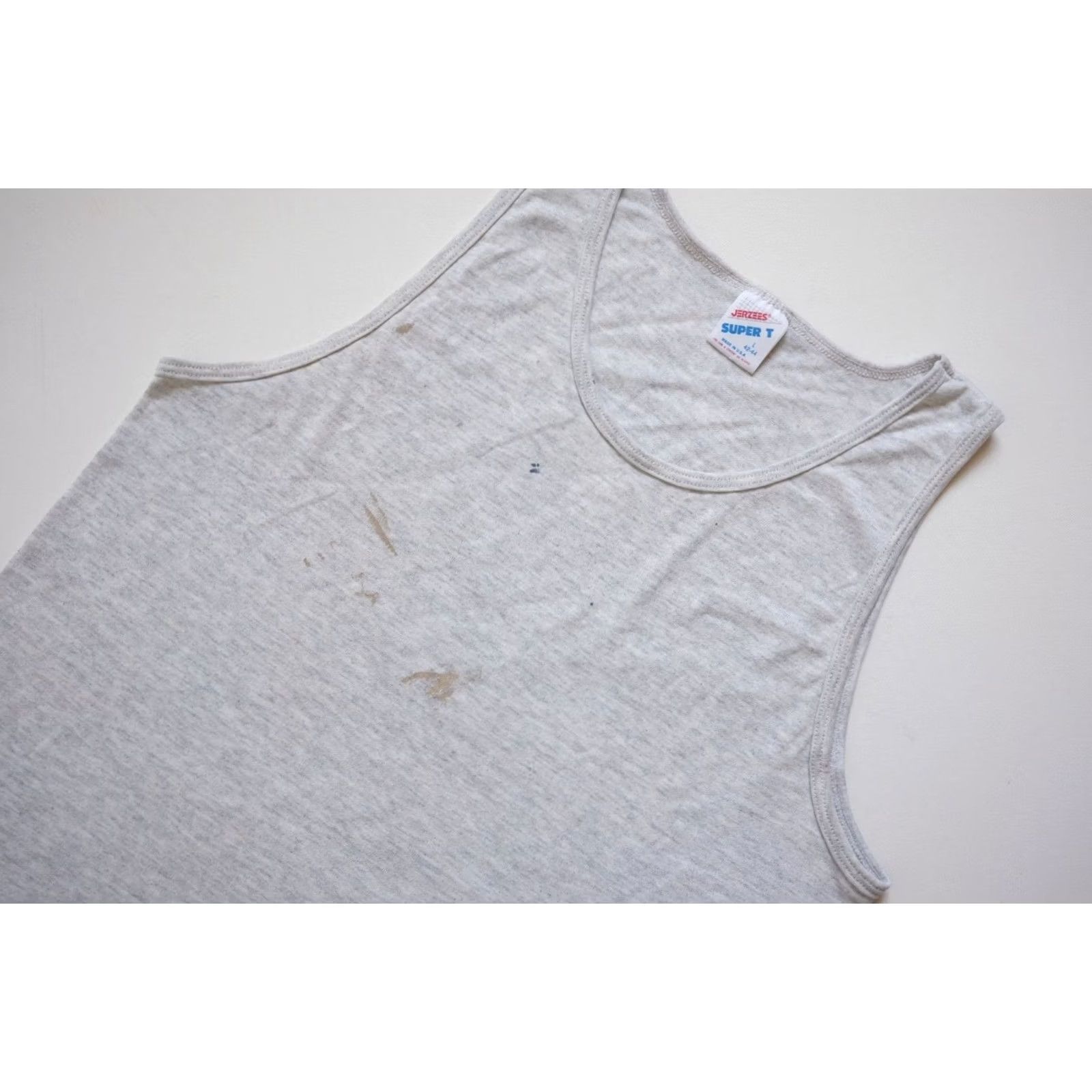 Fruit Of The Loom VINTAGE Fruit of the Loom JERZEES USA Made DISTRESSED Tank Top T Shirt SZ L Men Shirt Sleeveless Gray Cotton 1990s Sports USA Mens Size US L / EU 52-54 / 3 - 6 Thumbnail