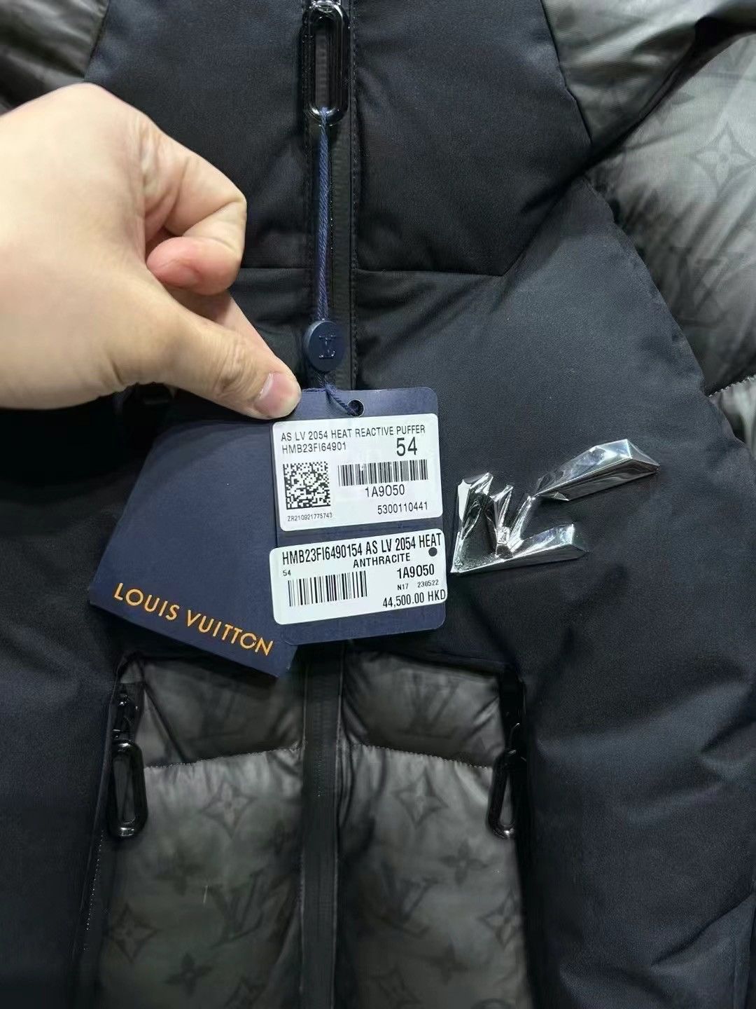 Louis Vuitton × Virgil Abloh Louis Vuitton 2054 Monogram Down- Filled Puffer Jacket Size US L / EU 52-54 / 3 - 6 Thumbnail
