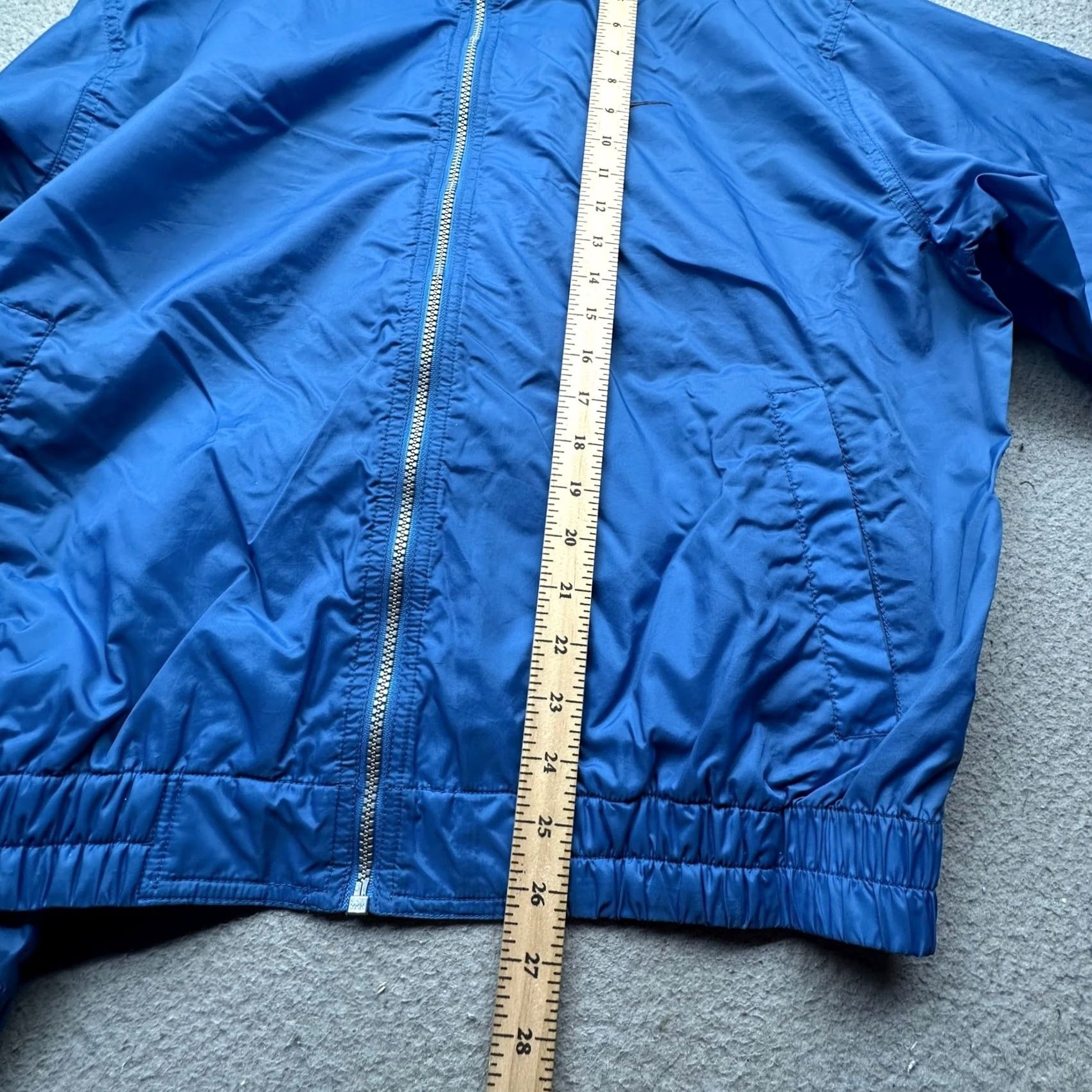 Nike VINTAGE Nike Windbreaker Jacket Mens Medium Royal Blue Swoosh Nylon Zipper Pockets Full Zip Lined 90s Sports Casual Travel Wear Mens Size US M / EU 48-50 / 2 - 6 Thumbnail