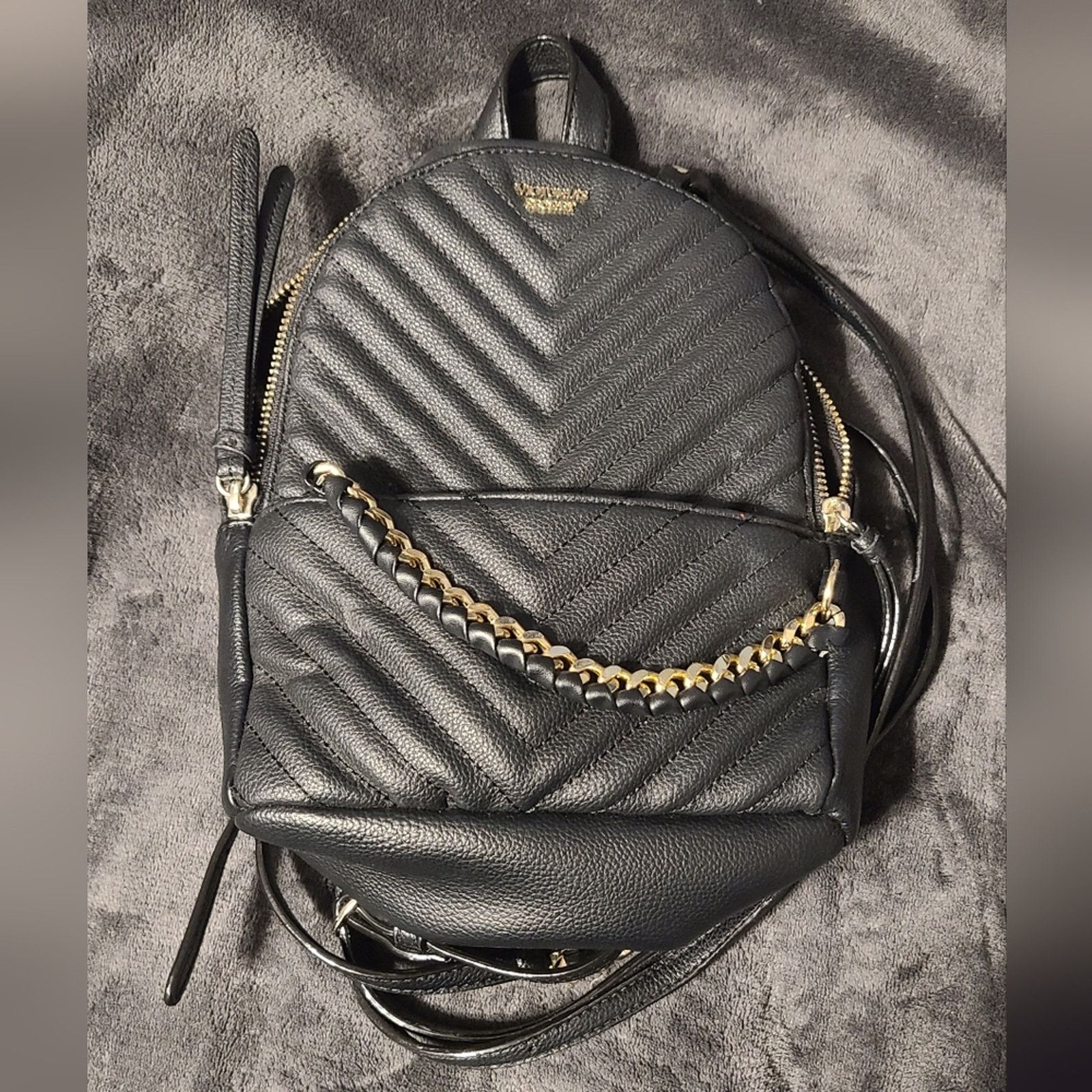 Victoria's Secret Victoria's Secret Pebbled V Quilt Small Backpack Size ONE SIZE - 1 Thumbnail