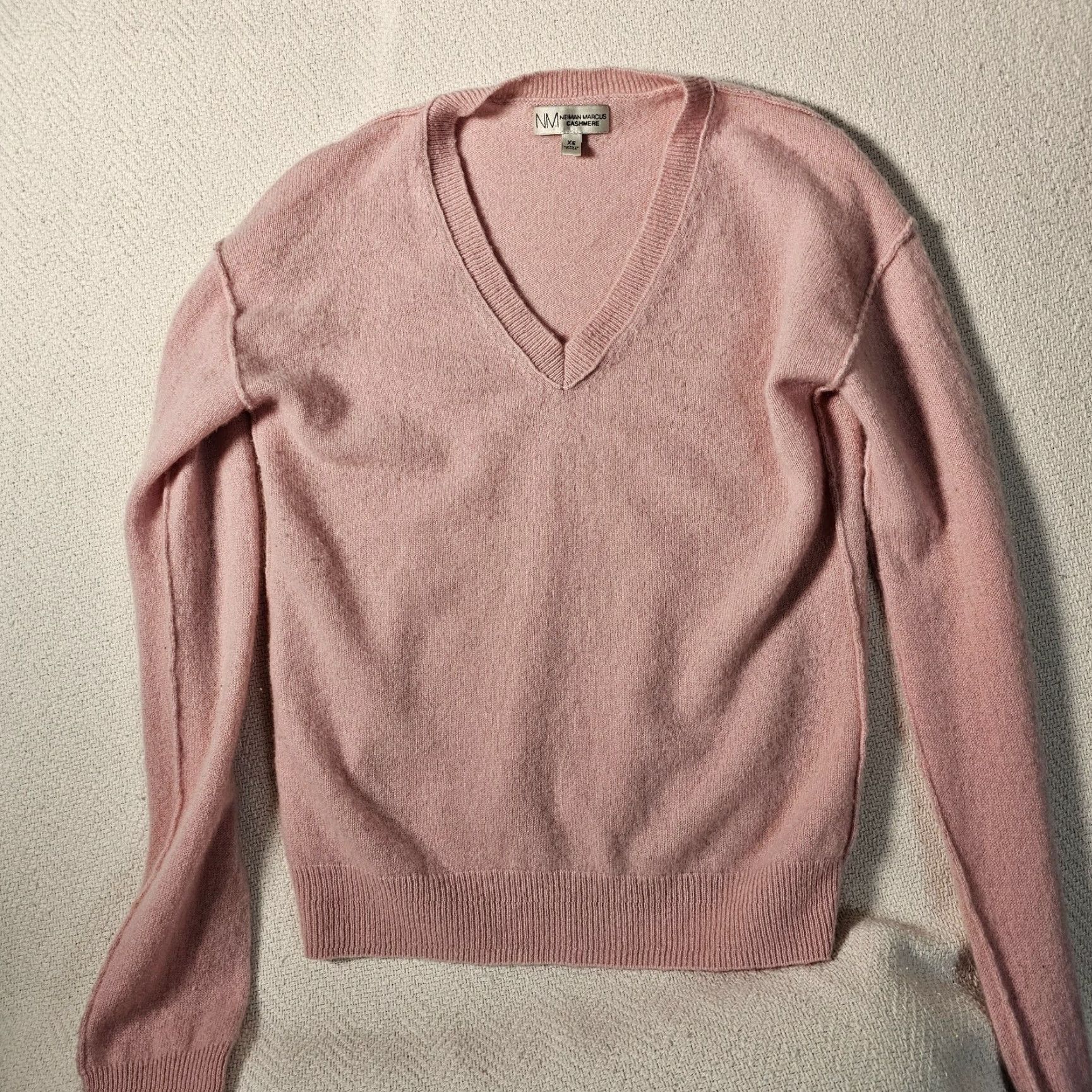 Neiman Marcus VINTAGE Neiman Marcus Cashmere Sweater XS Pink V-Neck Long Sleeve Casual Womens Size XS / US 0-2 / IT 36-38 - 7 Thumbnail