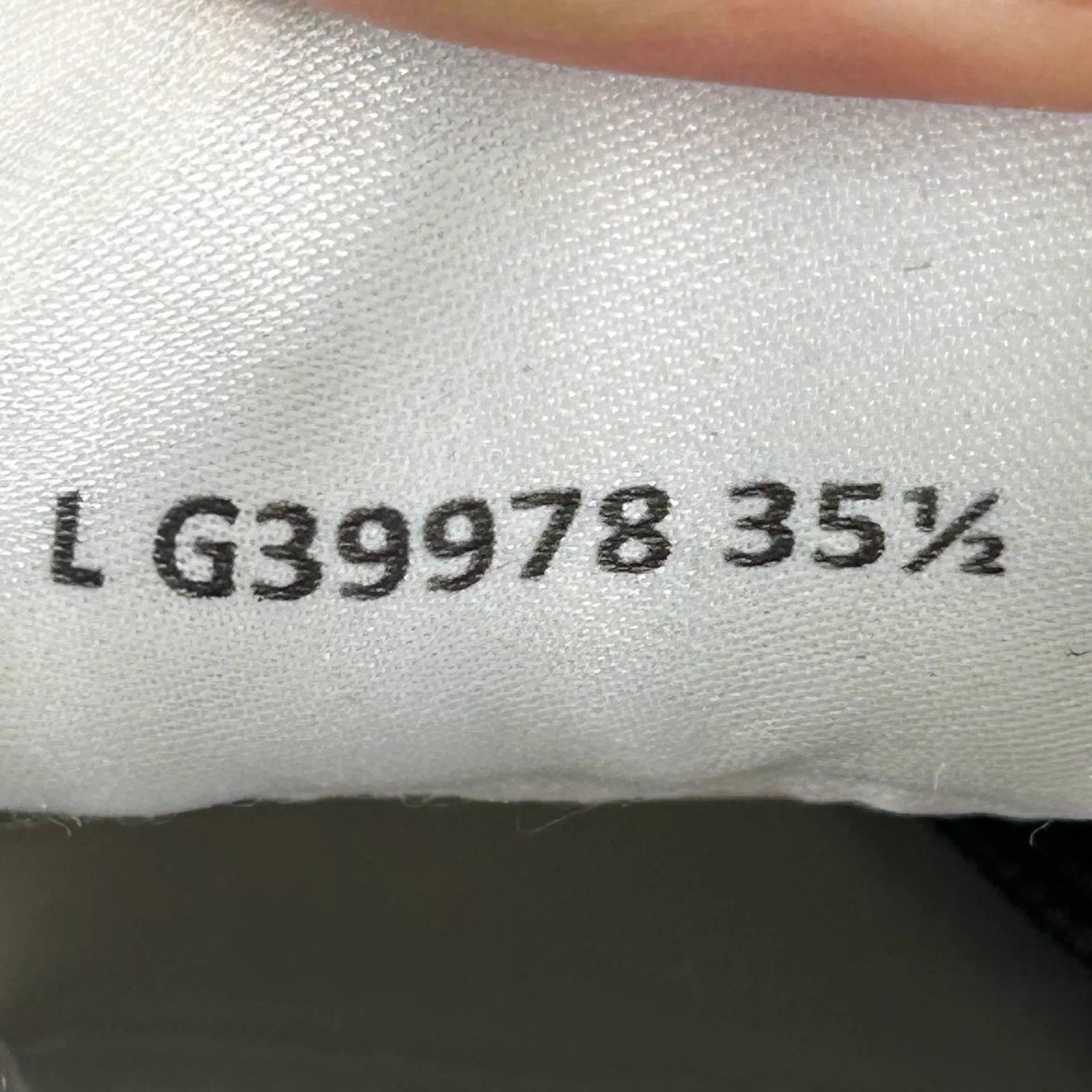 Chanel Chanel 24P White CC Sneakers 35.5 Women's Size US 4.5 / IT 34.5 - 7 Thumbnail