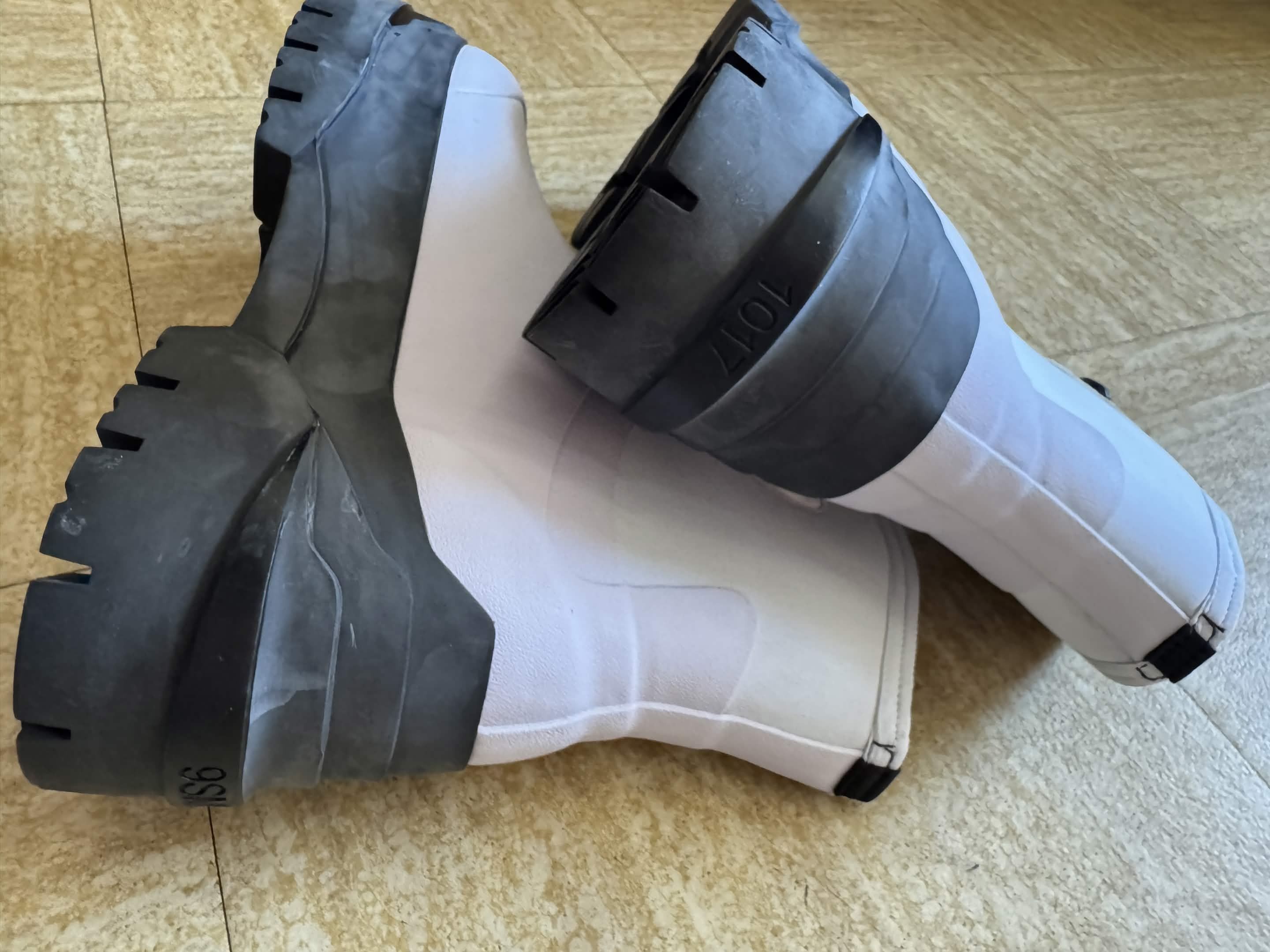 1017 ALYX 9SM Moncler Genius x 1017 Alyx 9SM Alison Scarpa Boots White Size US 7 / EU 40 - 7 Thumbnail
