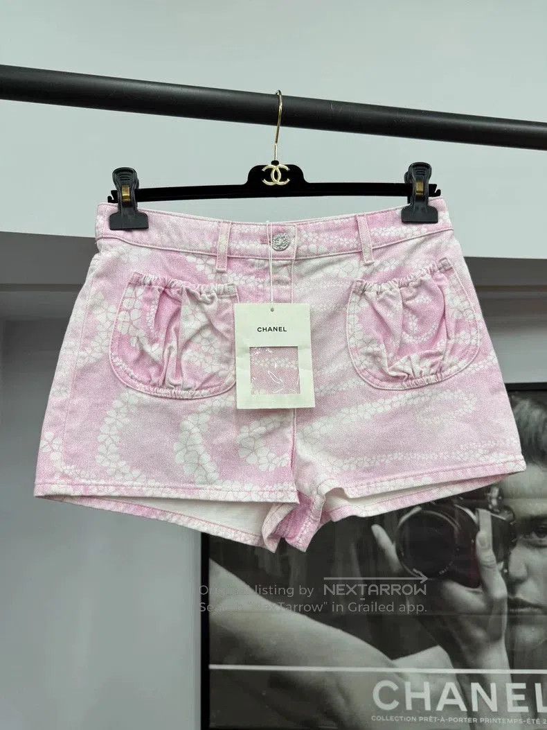 Chanel Chanel 25M Beach Pink Denim Shorts. Size US 38 / EU 54 - 1 Thumbnail