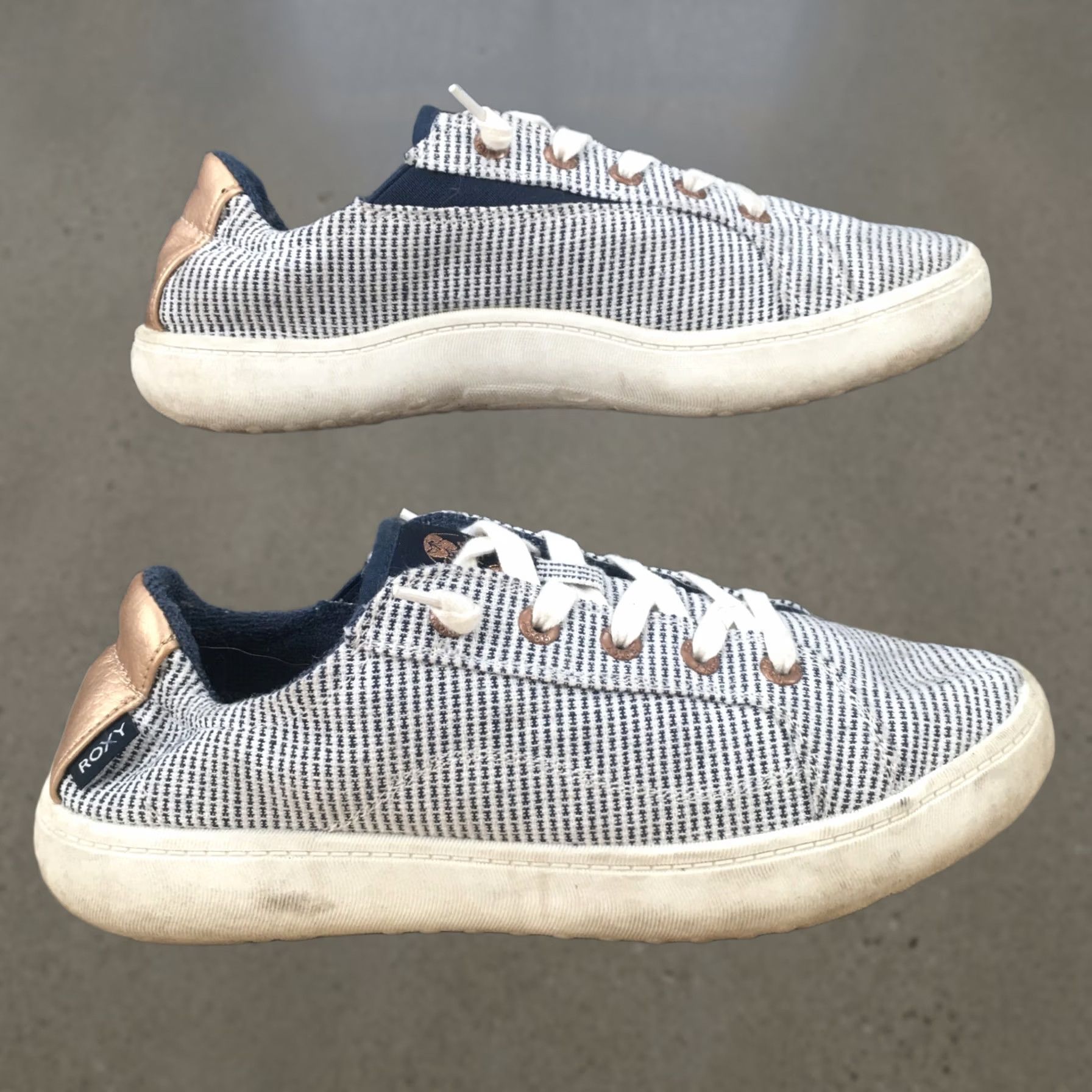 Vintage Roxy Shoes Womens 8.5 Walking Sneakers Blue Striped Lace Up Low Top Comfort Shirt Sneaker Womens Adult 8.5 Blue Striped Casual Shoes Mens? Size M / US 6-8 / IT 42-44 - 1 Thumbnail
