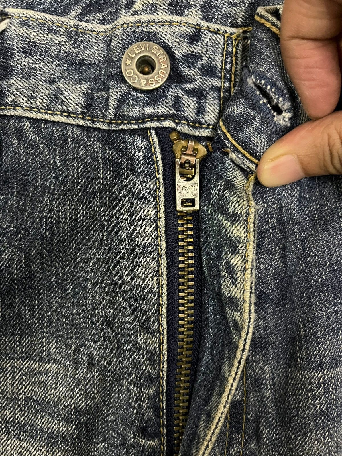 Levi's Vintage 90s Levis 502 Light Wash Distressed Baggy Jeans Size US 32 / EU 48 - 3 Thumbnail