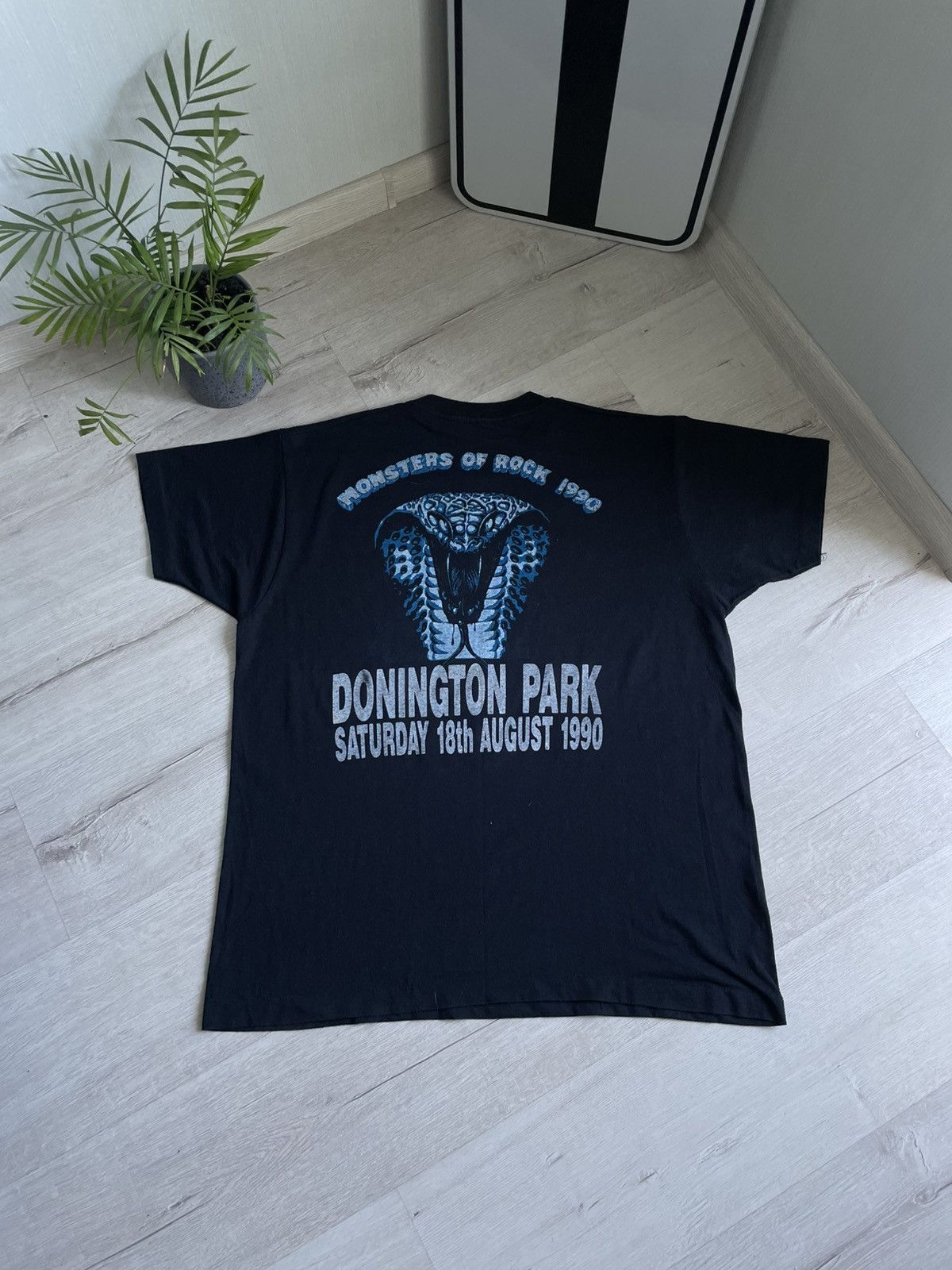 Band Tees Vntg Official Tee Monsters Of Rock 1990 WhiteSnake AeroSmith Size US XXL / EU 58 / 5 - 2 Thumbnail