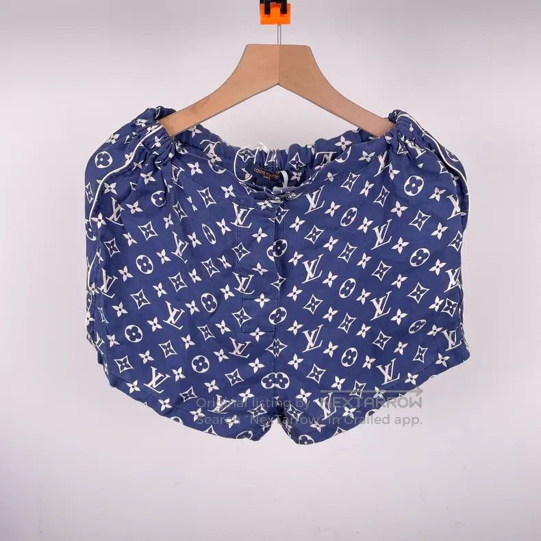 Louis Vuitton Louis Vuitton Mulberry silk shorts Size US 36 / EU 52 - 1 Thumbnail
