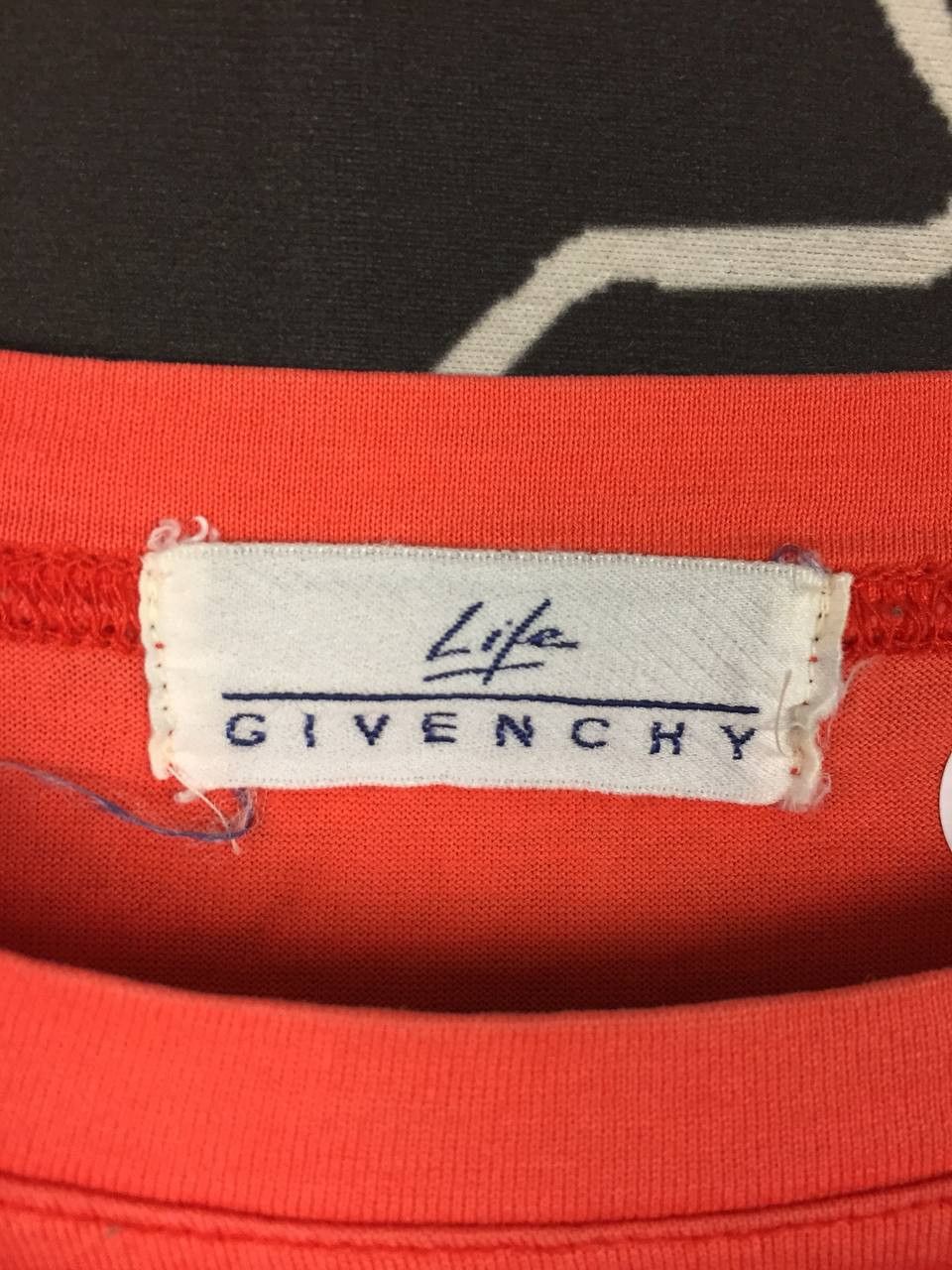 Givenchy Vtg Givenchy Life "Dans ma maison" Book Graphic Tee Size US M / EU 48-50 / 2 - 11 Thumbnail