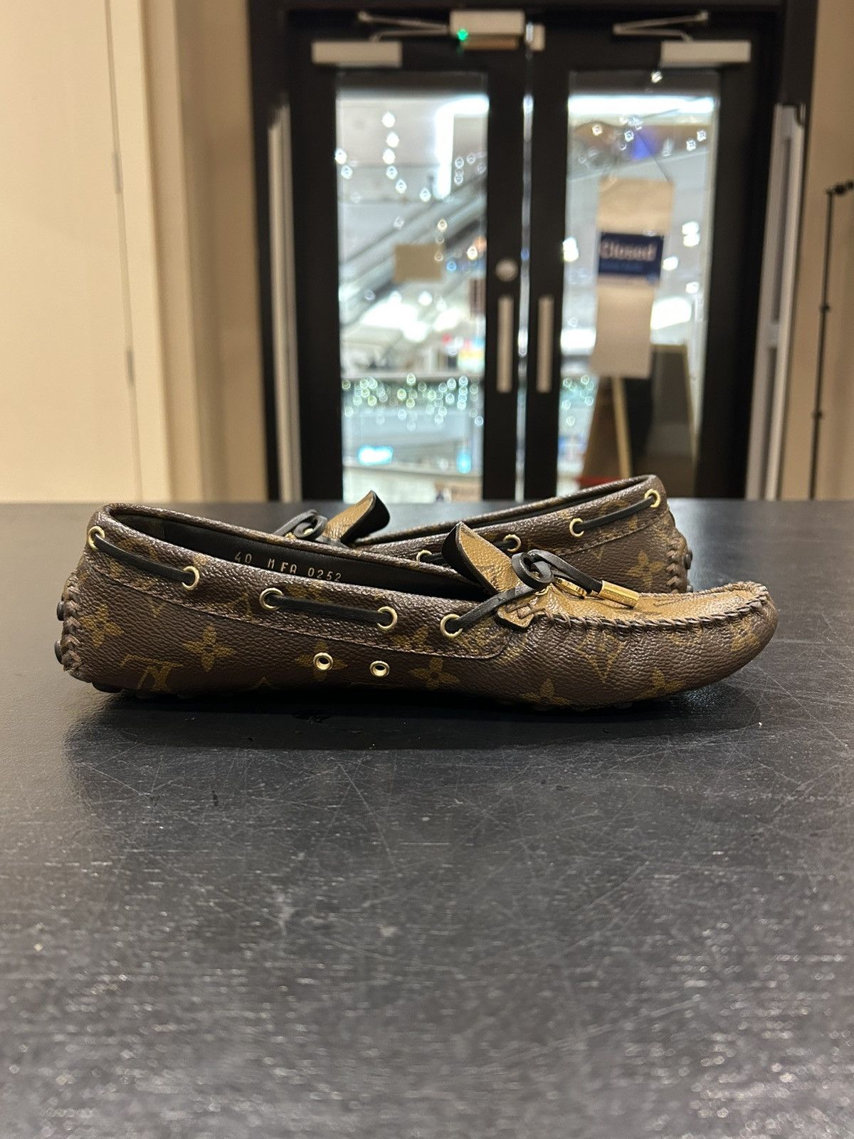 Louis Vuitton Louis Vuitton Monogram Loafers Size US 7 / EU 40 - 5 Thumbnail