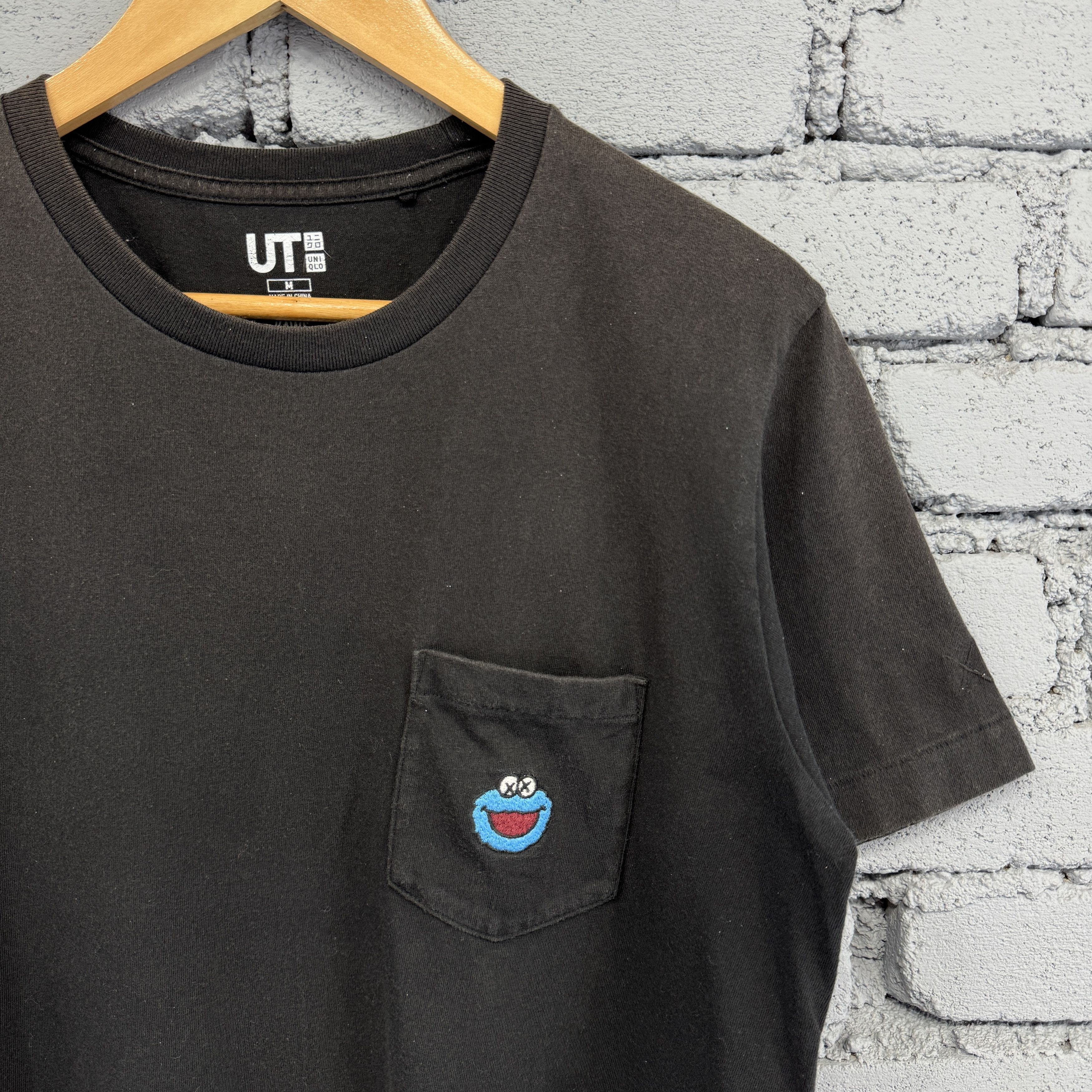 Uniqlo KAWS x Uniqlo x Sesame Street Cookie Monster Sunfaded Tee Size US M / EU 48-50 / 2 - 3 Thumbnail