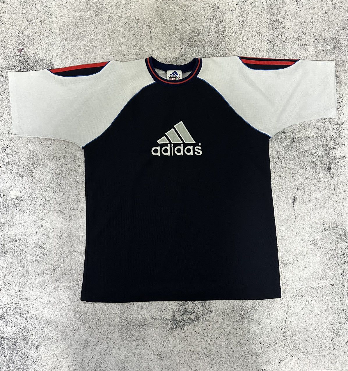 Adidas Vintahe Adidas T-shirt Big Embroidered Logo Centre Size US XXL / EU 58 / 5 - 1 Thumbnail