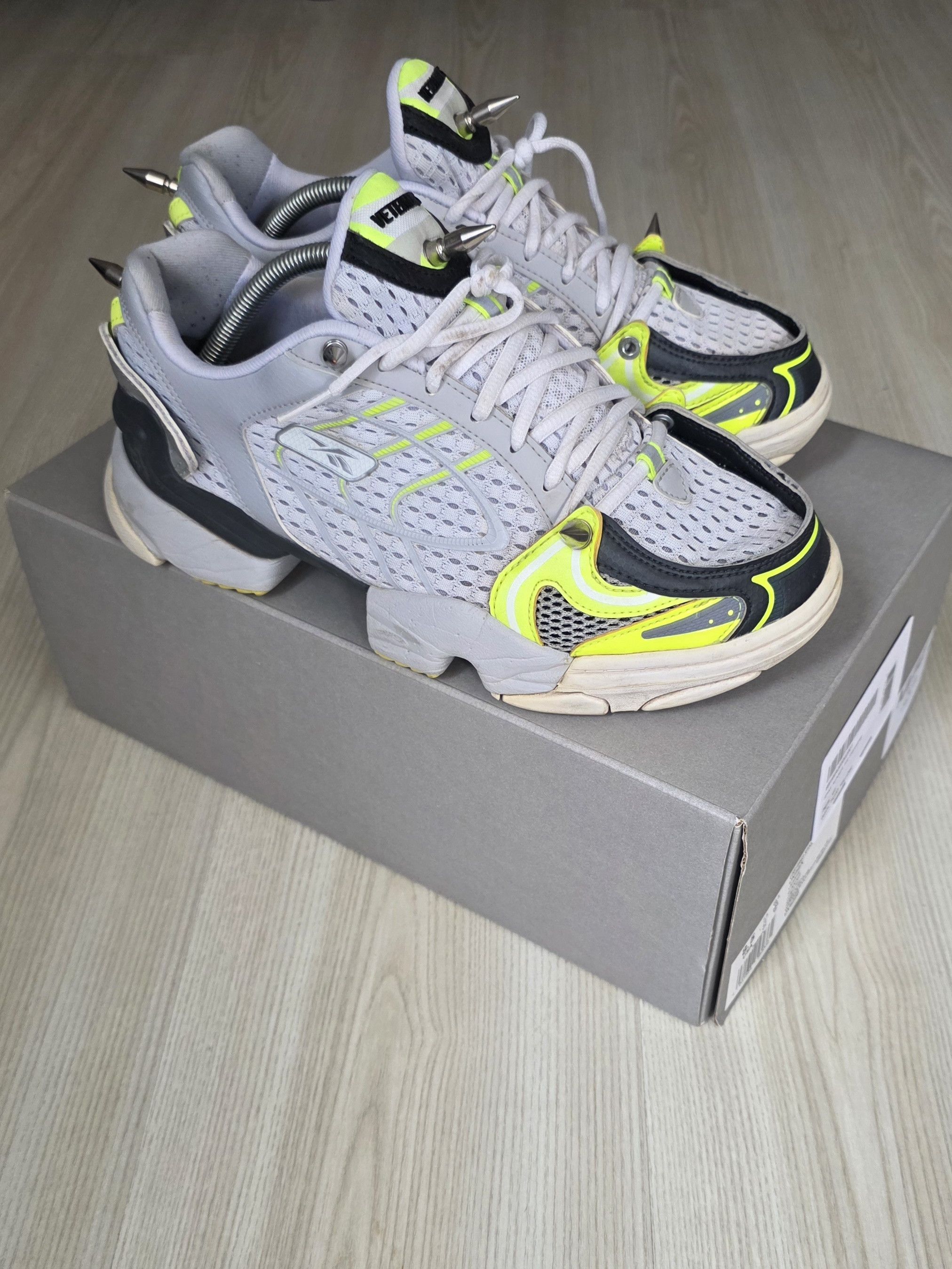 Vetements X Reebok Spike Runner 400