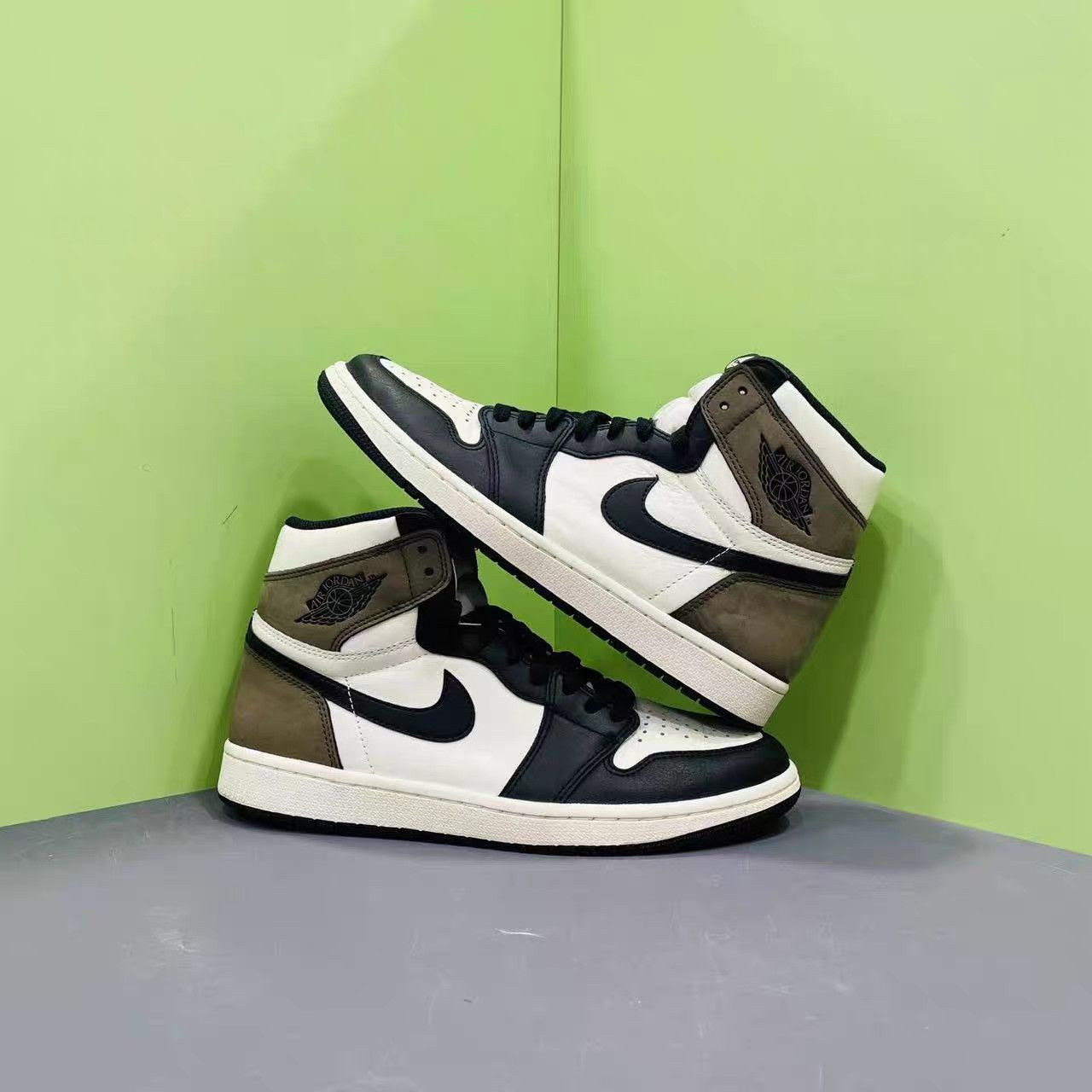 Nike AJ1 Mocha Basketball Shoes K15 Size US 10 / EU 43 - 3 Thumbnail