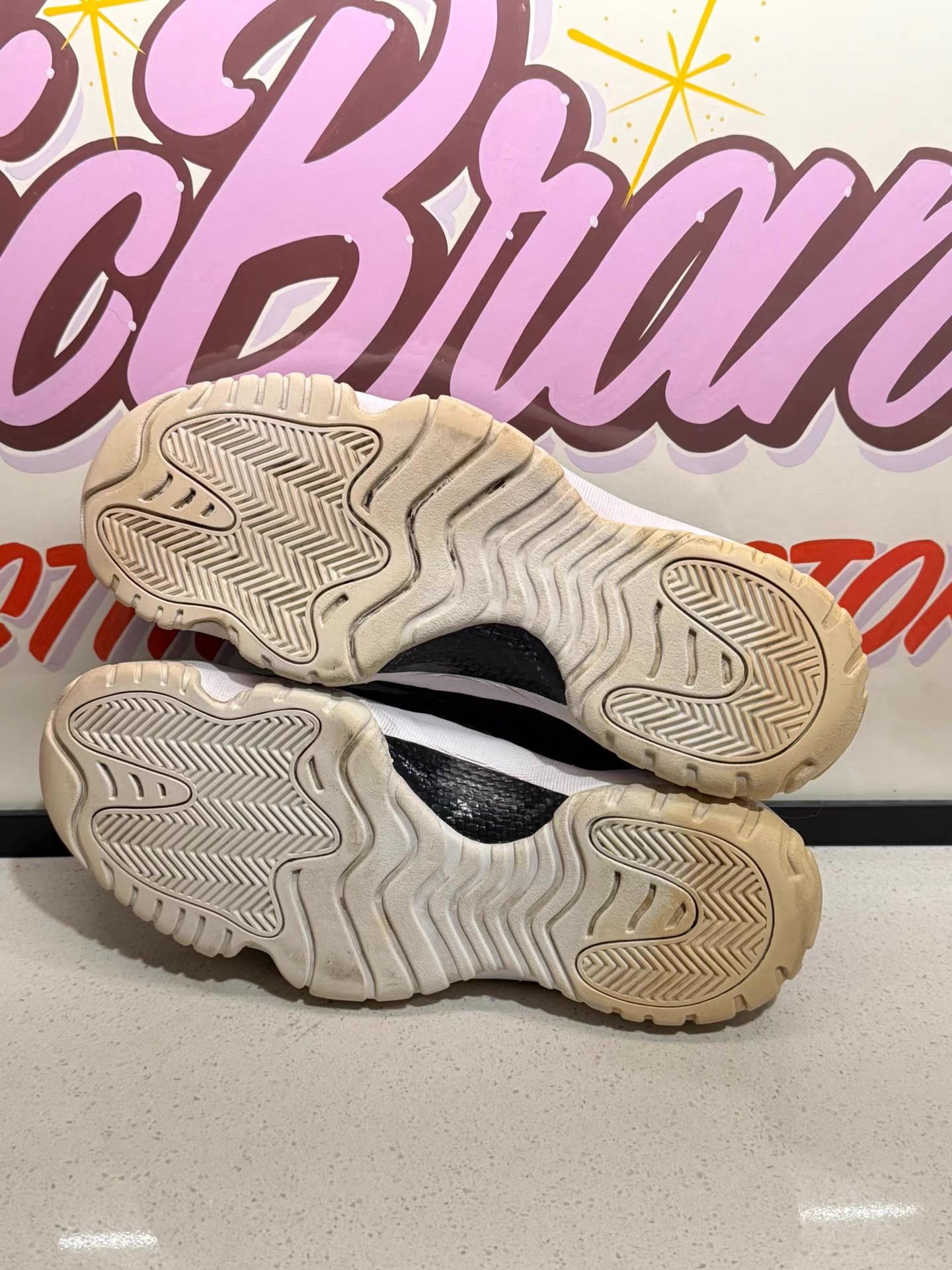 Nike Authentic Jordan Future Low basketball shoes。 Ｑ20 Size US 9.5 / EU 42-43 - 5 Thumbnail