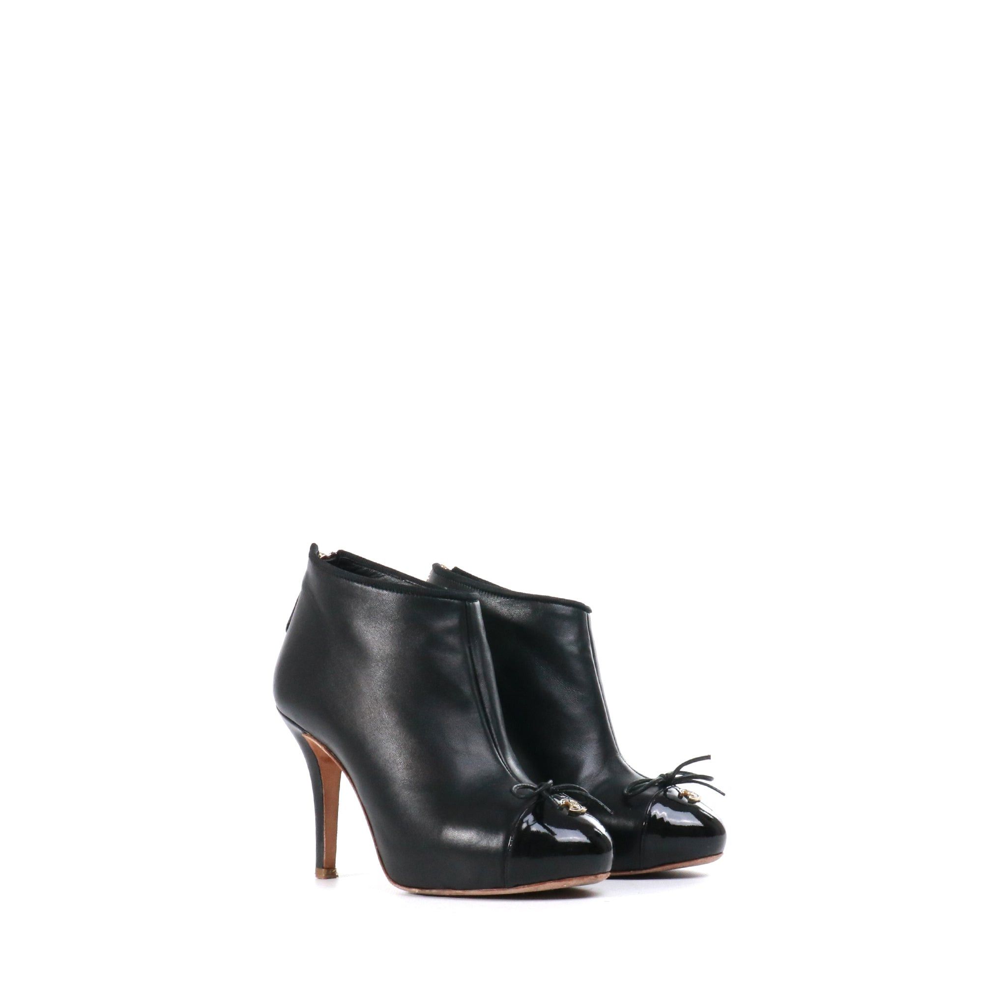 Chanel CHANEL - CC Chanel ankle boots in black lambskin (T34.5) Size US 4 / IT 34 - 1 Thumbnail