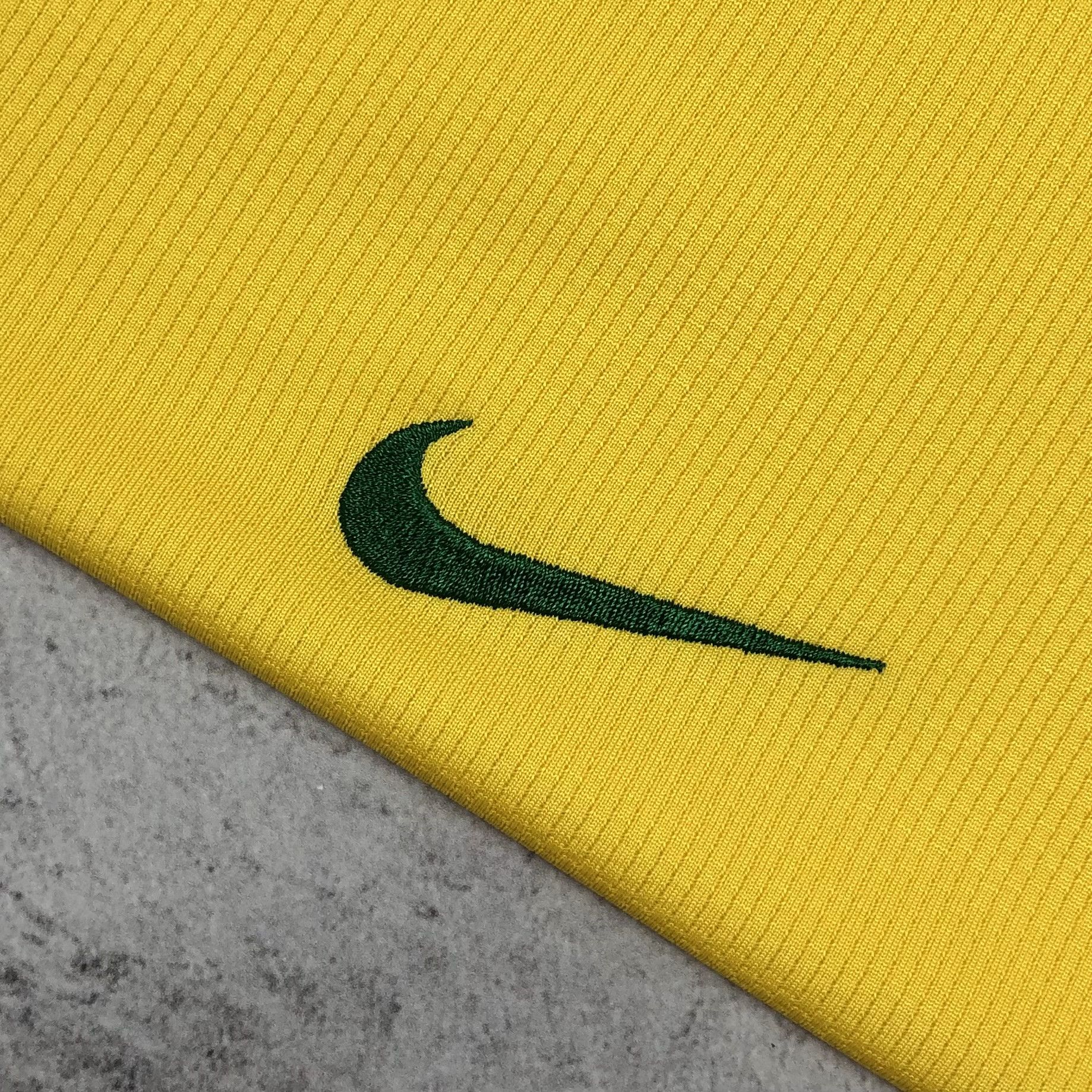Nike Brazil 2008-2010 Nike Home Soccer Jersey youth XL Size US S / EU 44-46 / 1 - 3 Thumbnail